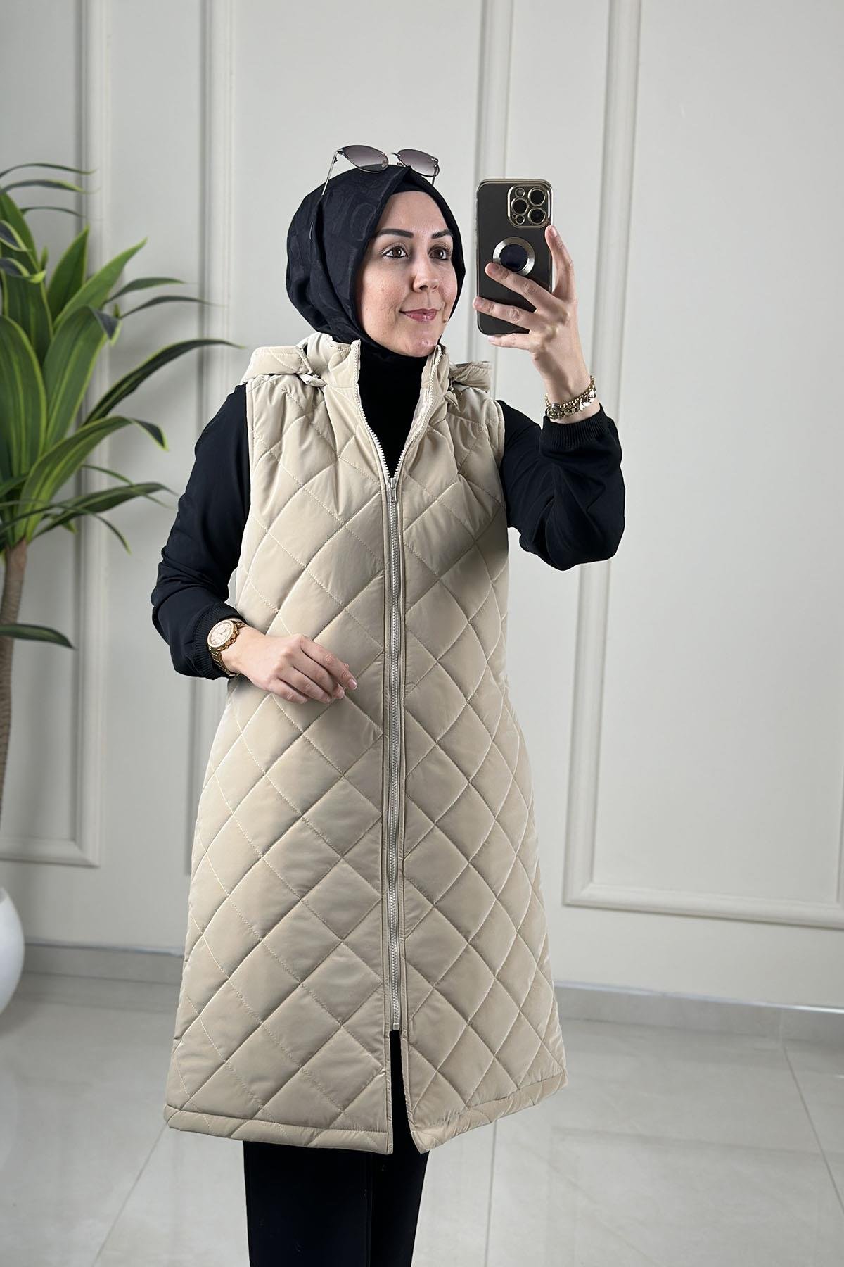Tesettür YelekÖnü Fermuarlı Baklava Desen Cepli Kadın Şişme Yelek Bej MLH 4591