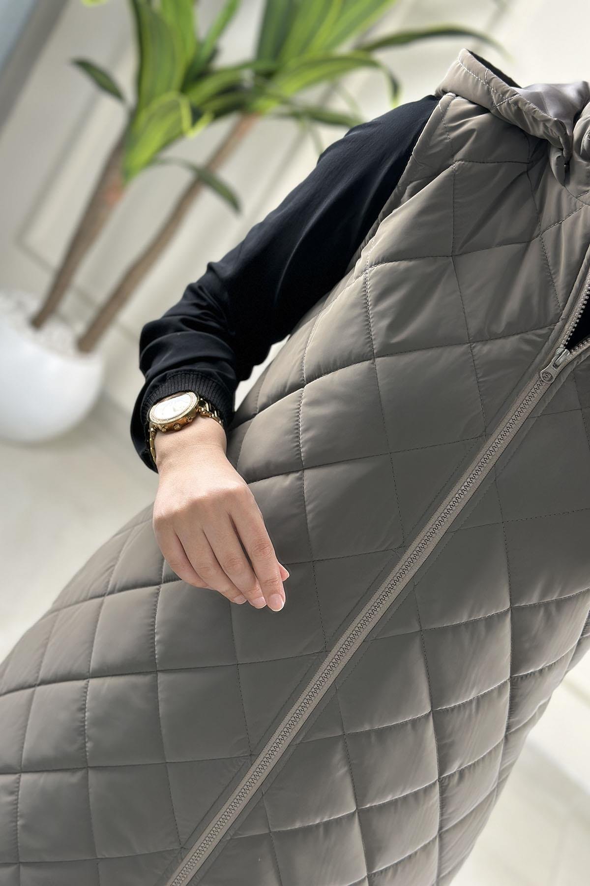 Tesettür YelekÖnü Fermuarlı Baklava Desen Cepli Kadın Şişme Yelek Gri MLH 4591