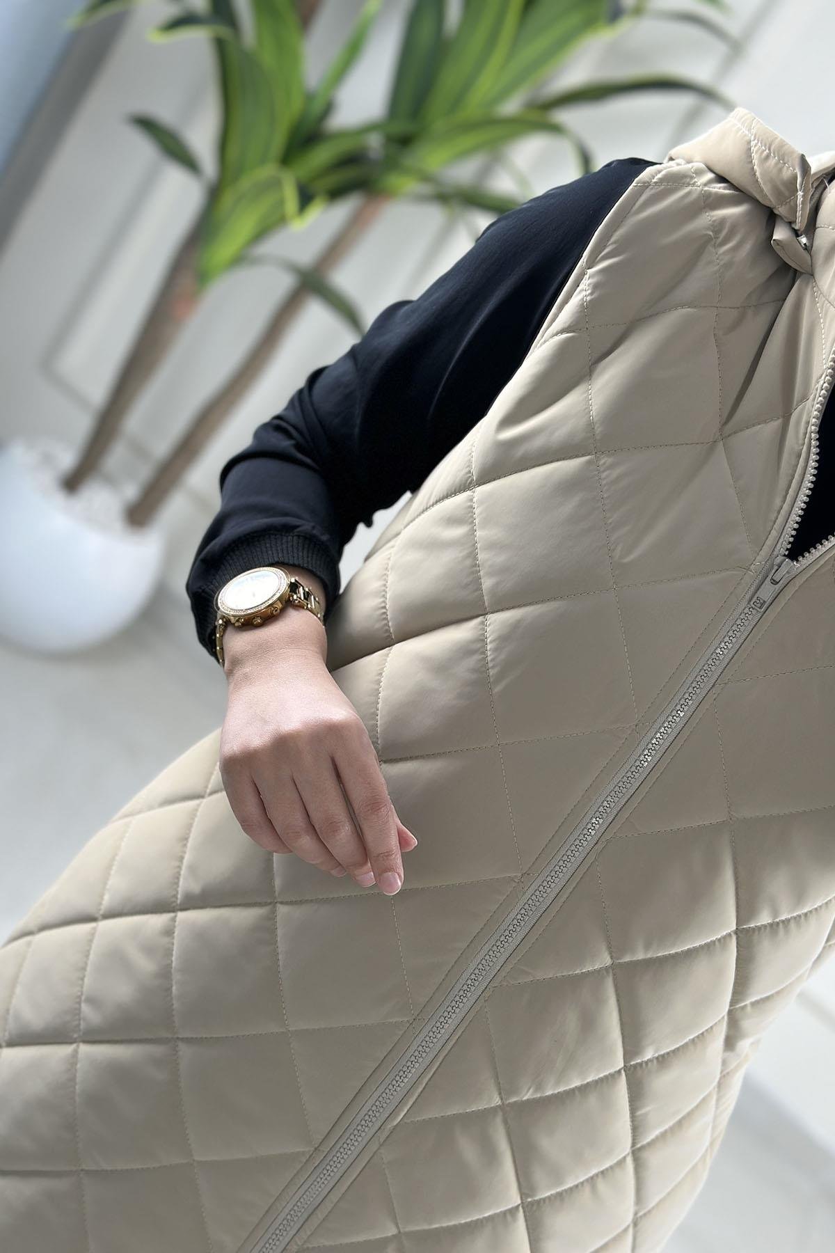 Tesettür YelekÖnü Fermuarlı Baklava Desen Cepli Kadın Şişme Yelek Bej MLH 4591