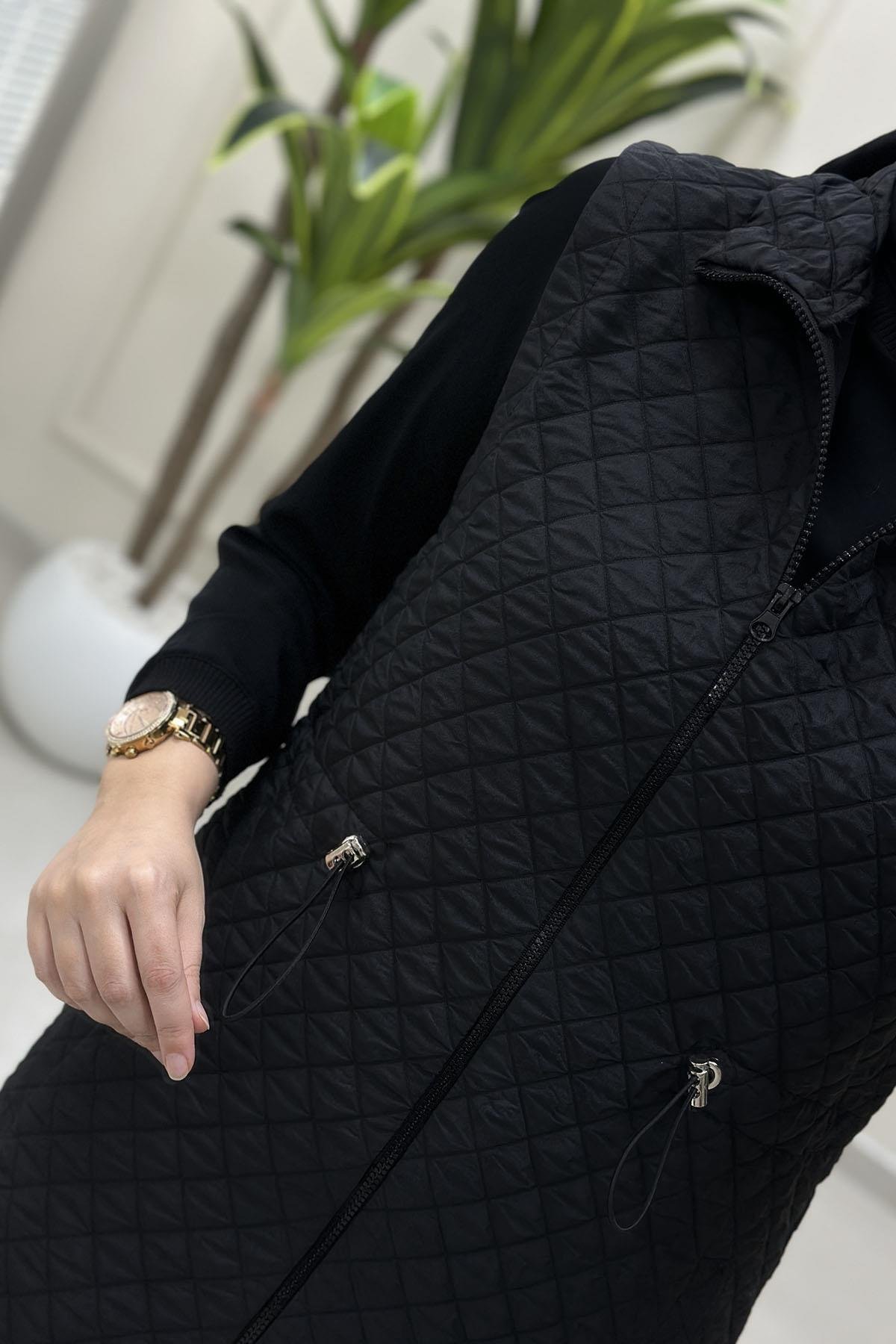 Tesettür YelekÖnü Fermuarlı Beli Büzgülü Kadın Kapitone Yelek Siyah GNR 218