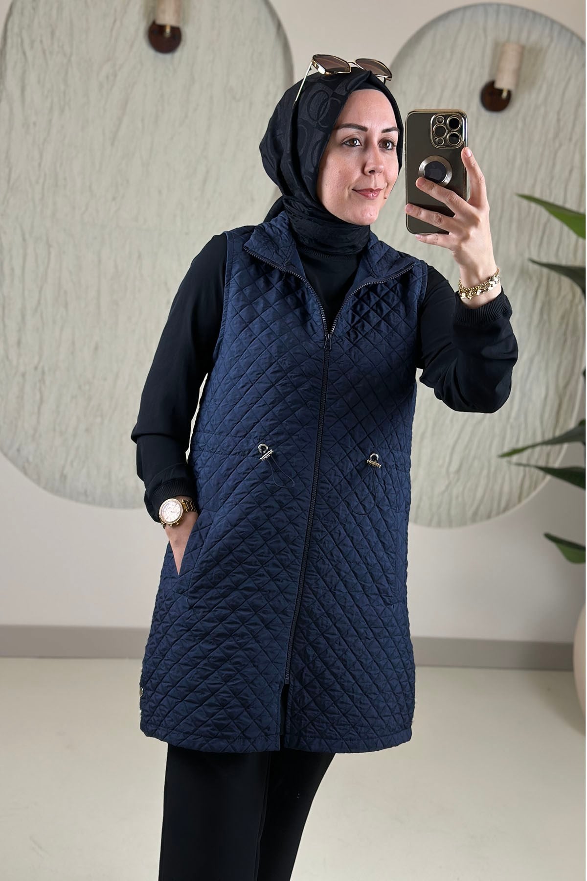 Tesettür YelekÖnü Fermuarlı Beli Büzgülü Cepli Kadın Kapitone Yelek Lacivert GNR 269