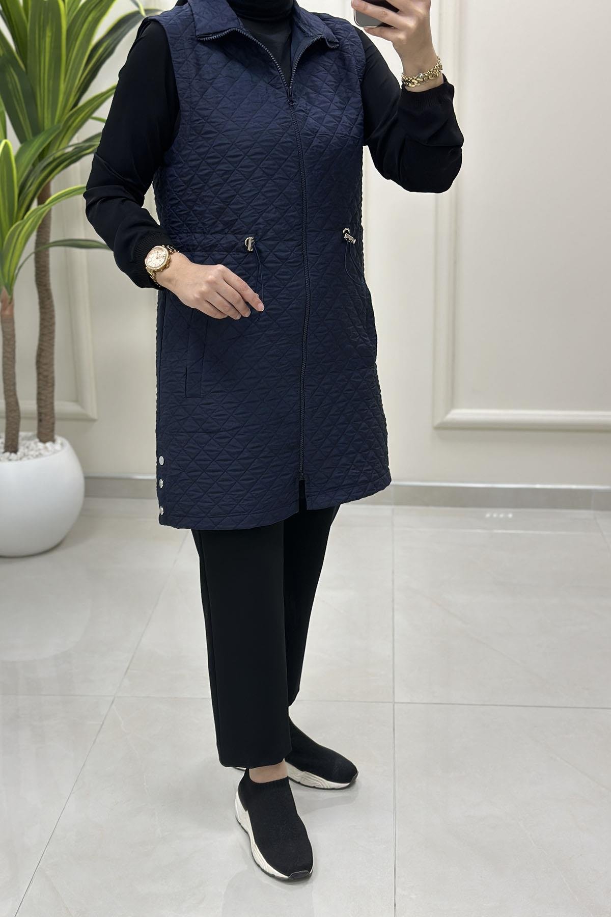 Tesettür YelekÖnü Fermuarlı Beli Büzgülü Kadın Kapitone Yelek Lacivert GNR 218