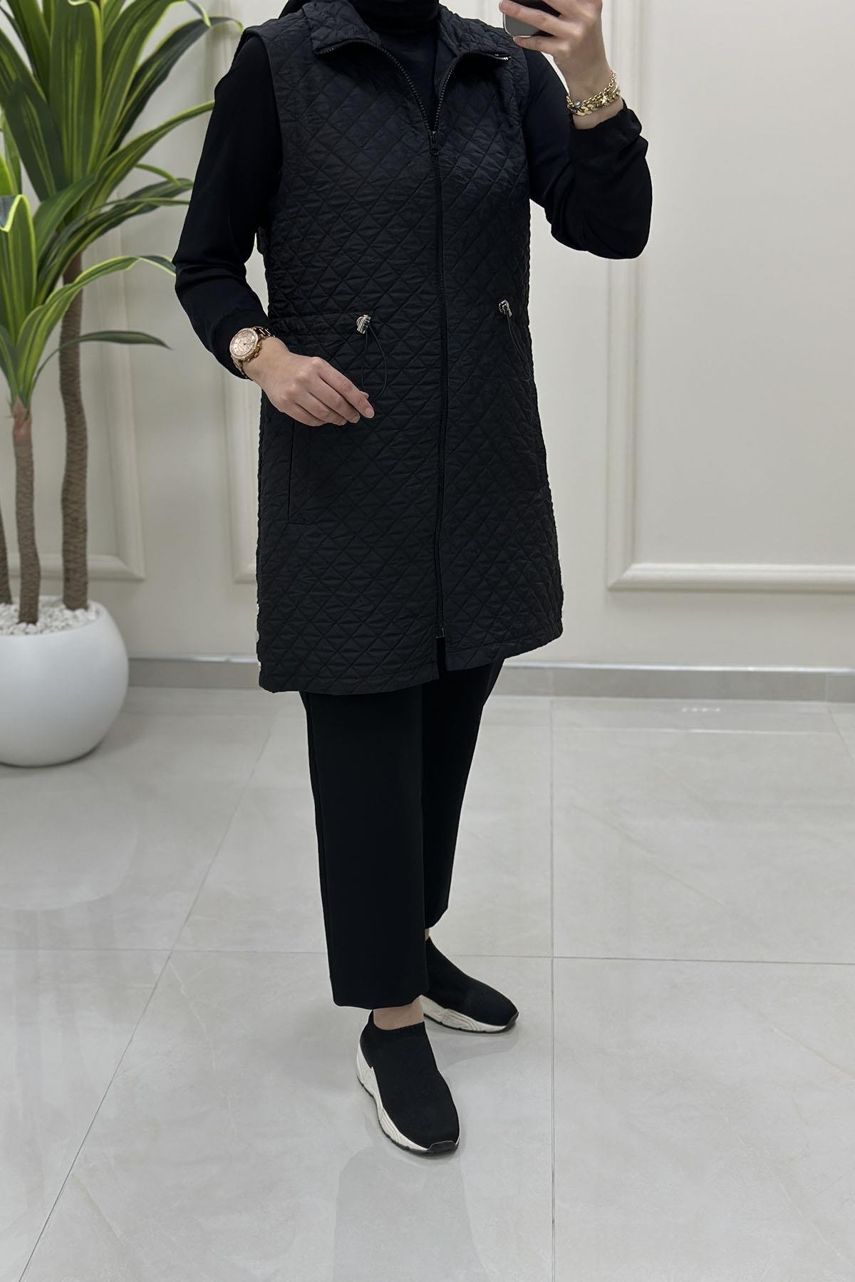 Tesettür YelekÖnü Fermuarlı Beli Büzgülü Kadın Kapitone Yelek Siyah GNR 218