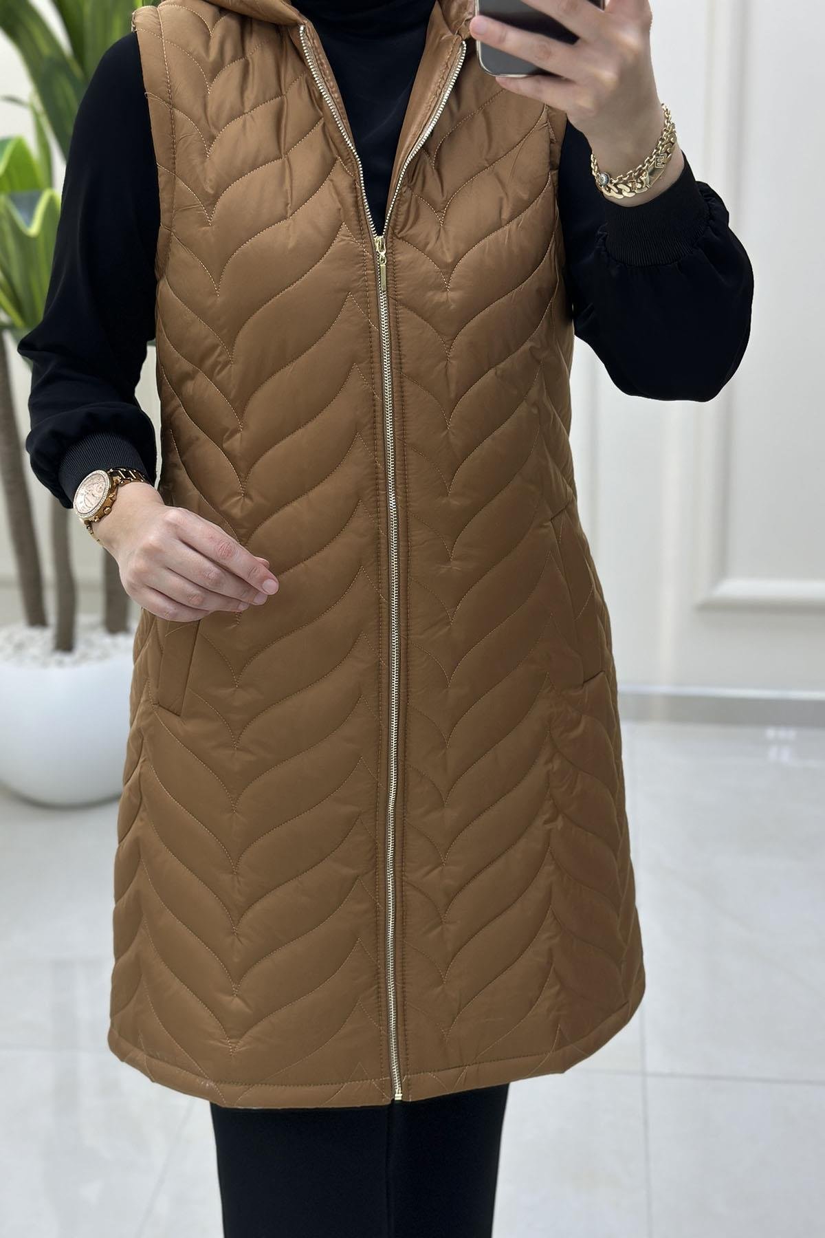 Tesettür YelekÖnü Fermuarlı Cepli Kadın Kapitone Dolum Yelek Taba QTN 4963