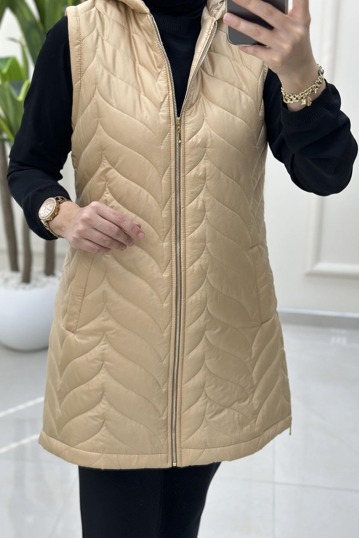 Tesettür YelekÖnü Fermuarlı Cepli Kadın Kapitone Dolum Yelek Bej QTN 4962