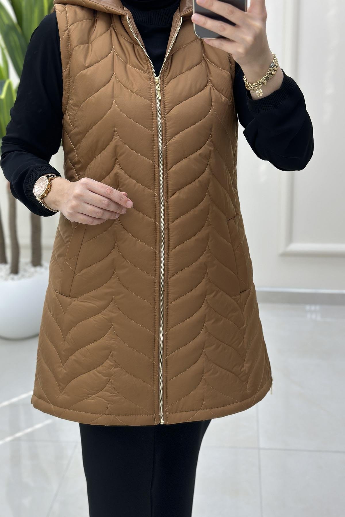 Tesettür YelekÖnü Fermuarlı Cepli Kadın Kapitone Dolum Yelek Taba QTN 4962