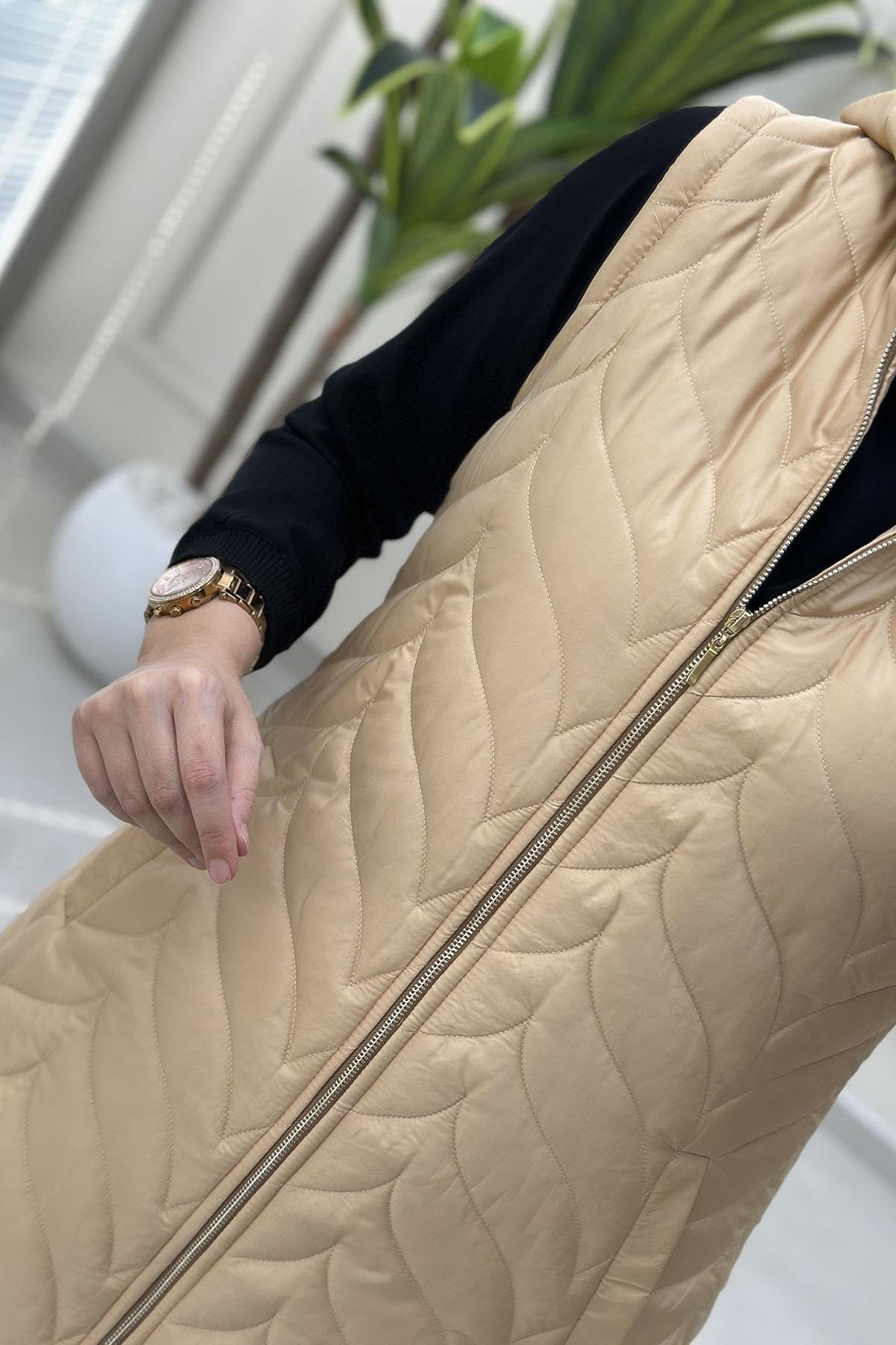 Tesettür YelekÖnü Fermuarlı Cepli Kadın Kapitone Dolum Yelek Bej QTN 4962