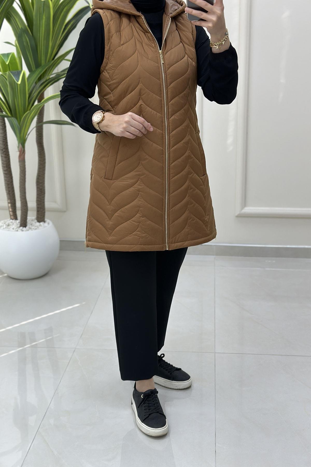 Tesettür YelekÖnü Fermuarlı Cepli Kadın Kapitone Dolum Yelek Taba QTN 4962