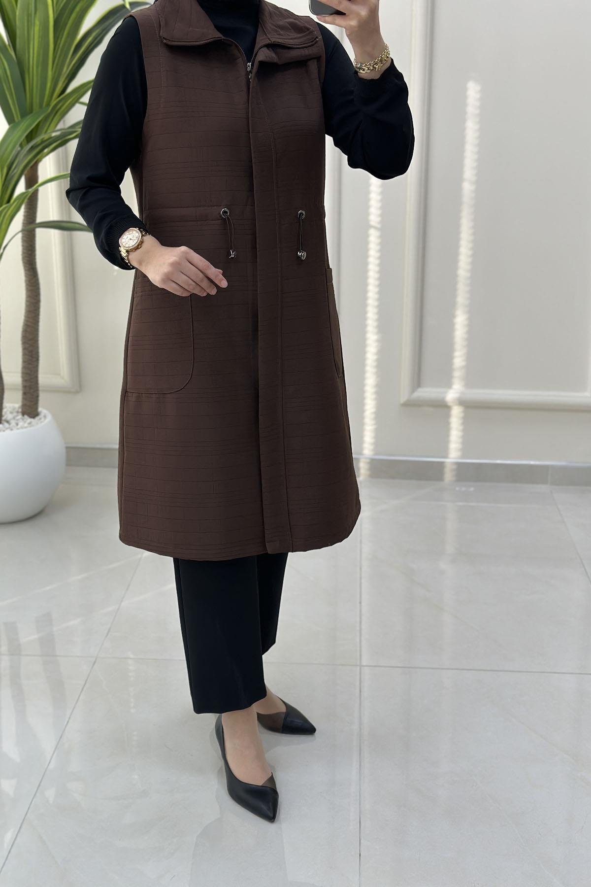 Tesettür YelekÖnü Gizli Fermuarlı Cepli Kadın Kapitone Yelek Kahverengi QTN 4967