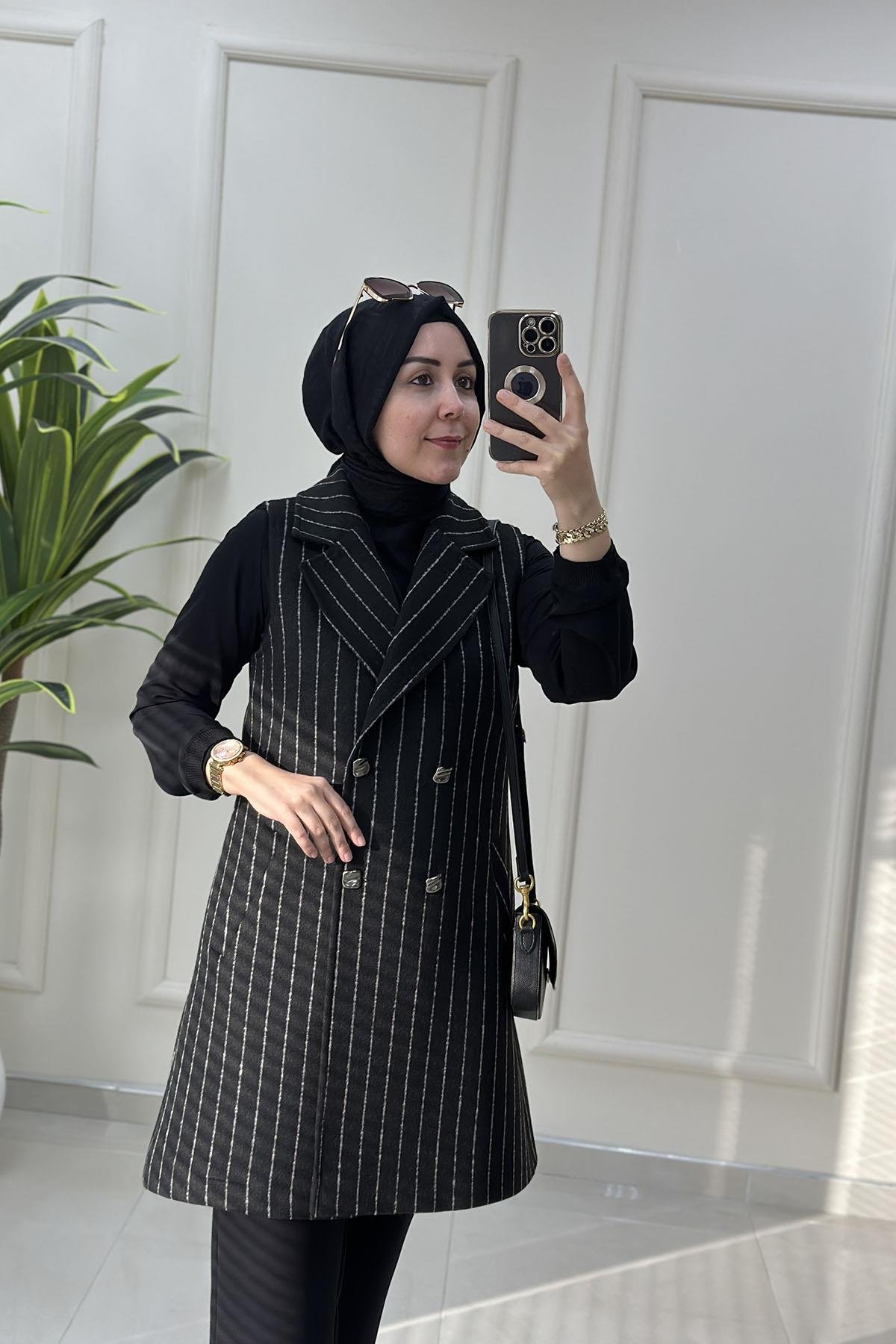 Tesettür YelekPremium Kaşe Çizgili Önü Düğmeli Kadın Yelek Siyah OTTO 7406