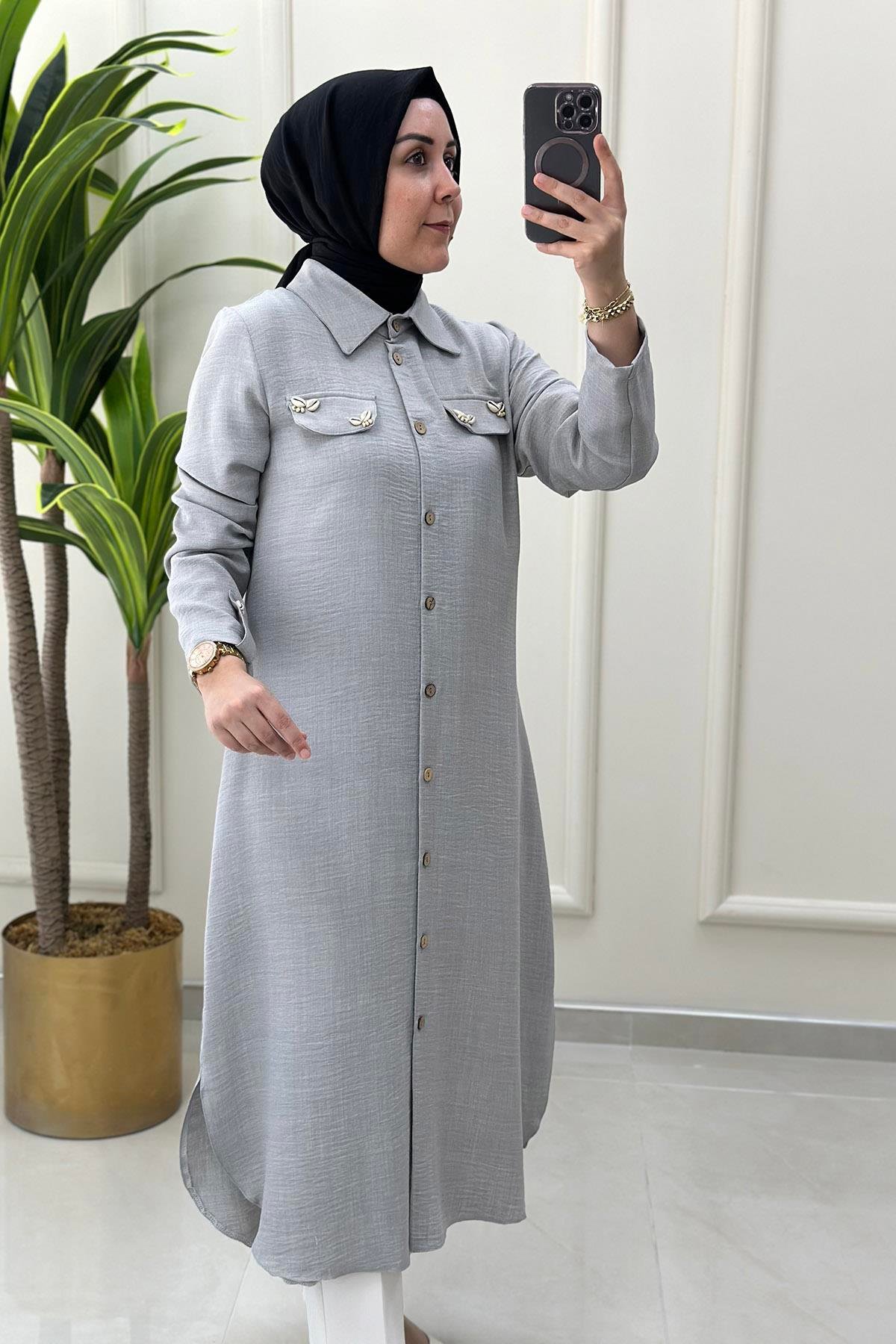 TunikÖnü Düğmeli Kol ve Cep Aksesuar Detaylı Uzun Kadın Tunik Gri KADO 4145