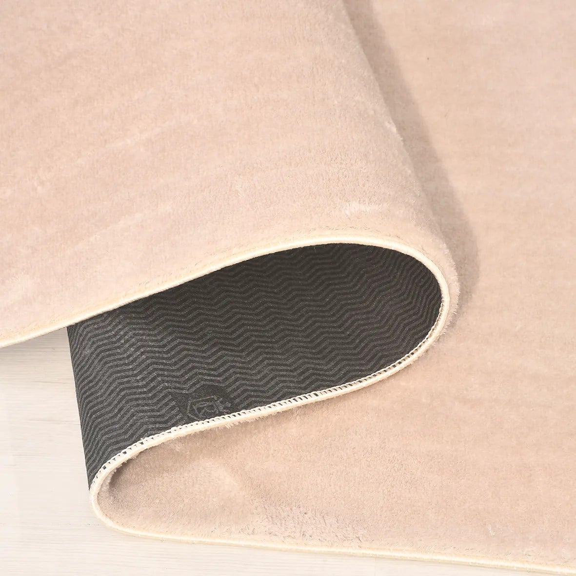 POLY Peluş Halı-Bej- Salon-Mutfak-Antre-Oturma Odası-Yumuşak-Kaymaz Taban-Yıkanabilir–Modern-Uygun Fiyat