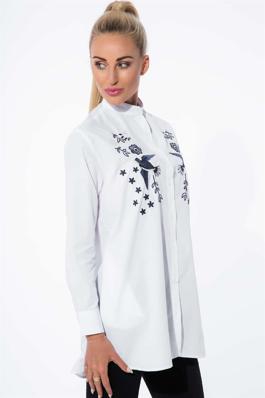 Nakışlı Hakim Yaka Uzun Kollu Gömlek