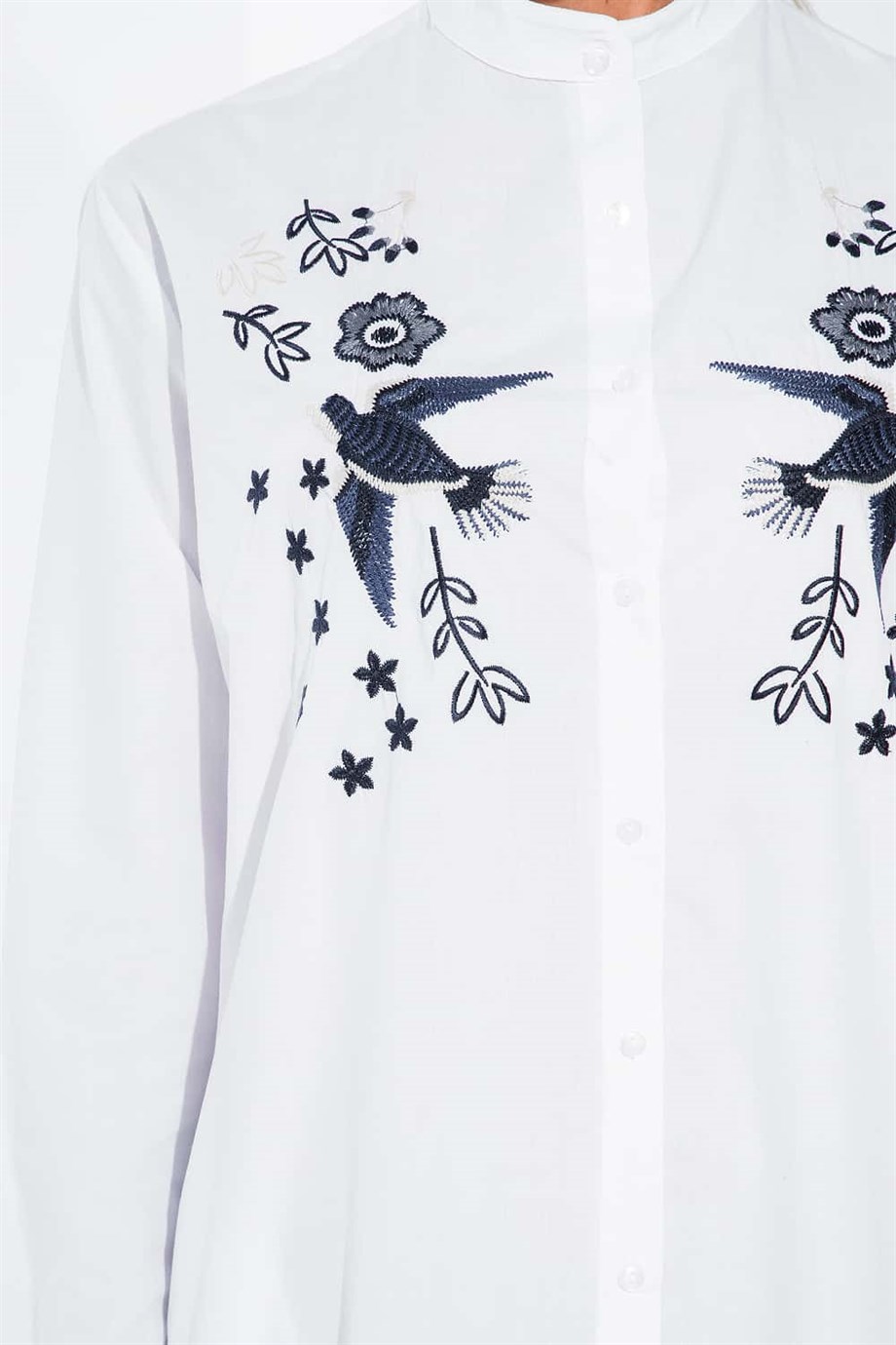 Nakışlı Hakim Yaka Uzun Kollu Gömlek