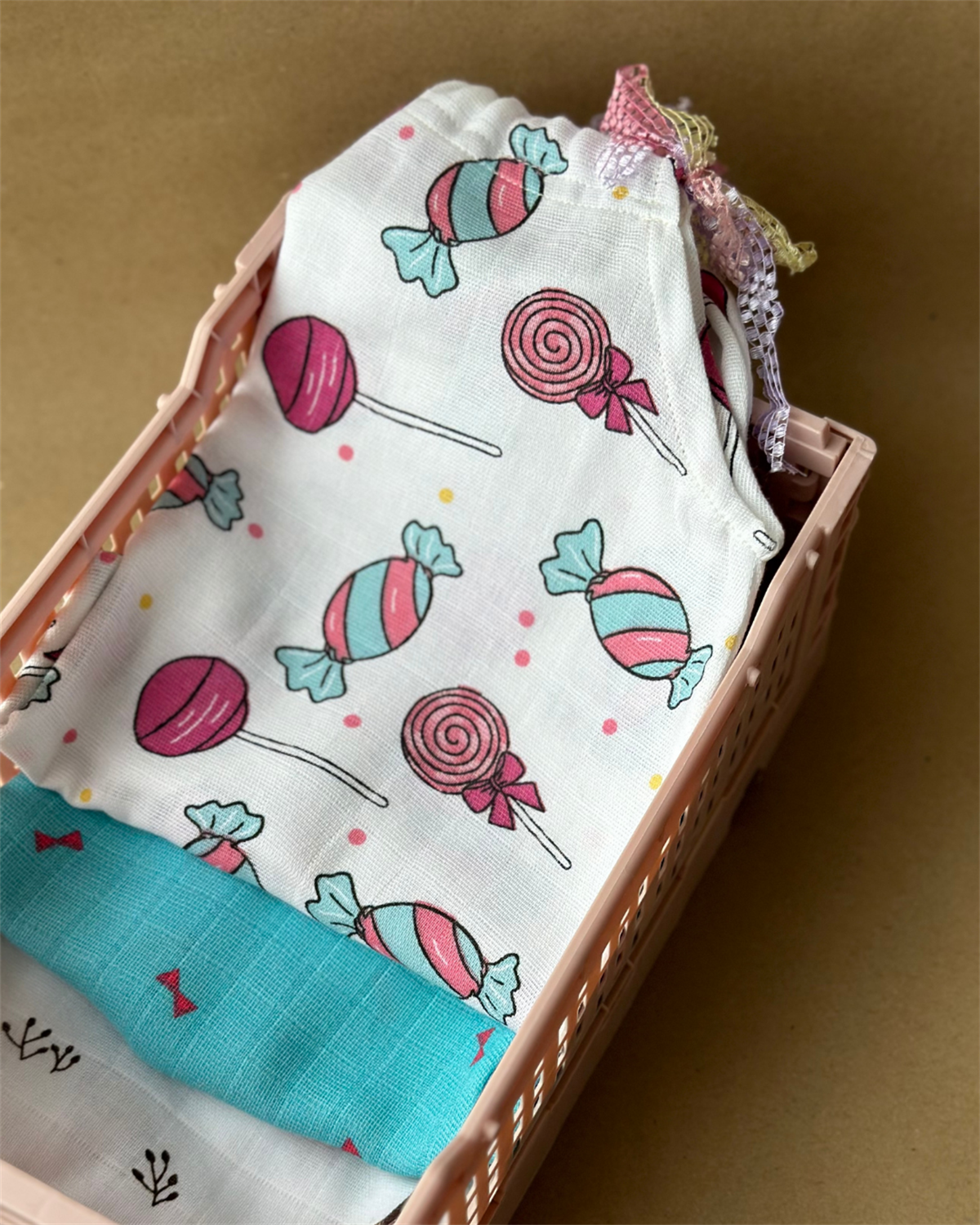 Lolipop Desenli Müslin Bebek Tulum