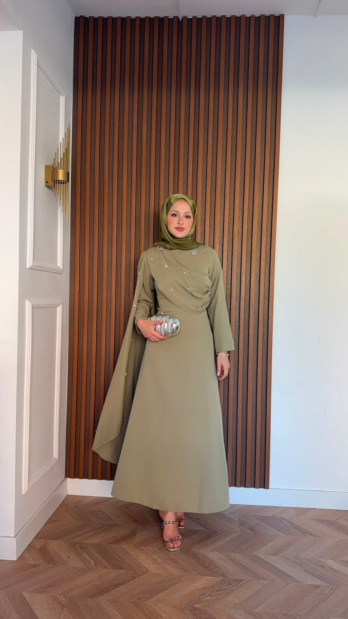 MEYSADESIGN ELBİSELER Omuzdan Pelerinli Taşlı Abiye Haki