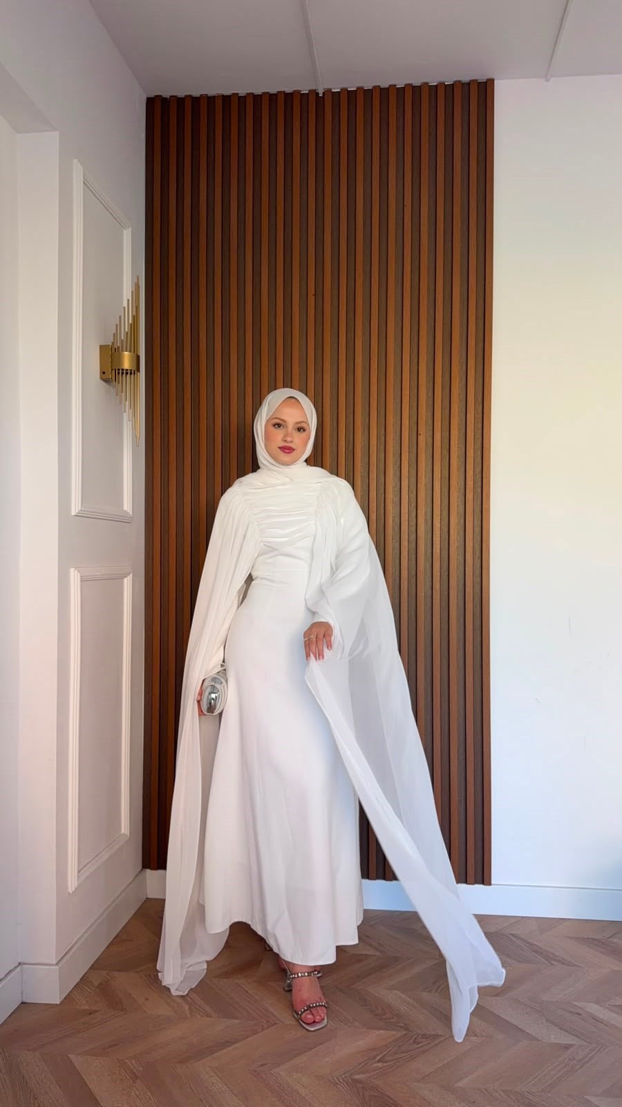 MEYSADESIGN ELBİSELER Önü Şifon Pelerin Takmalı Abiye Beyaz