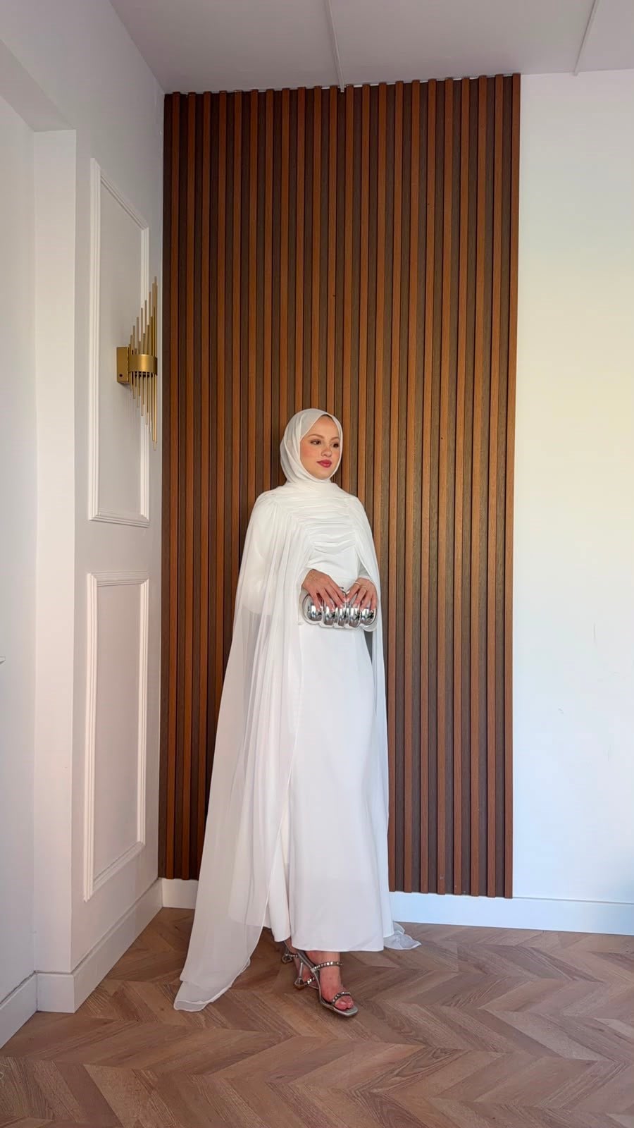 MEYSADESIGN ELBİSELER Önü Şifon Pelerin Takmalı Abiye Beyaz