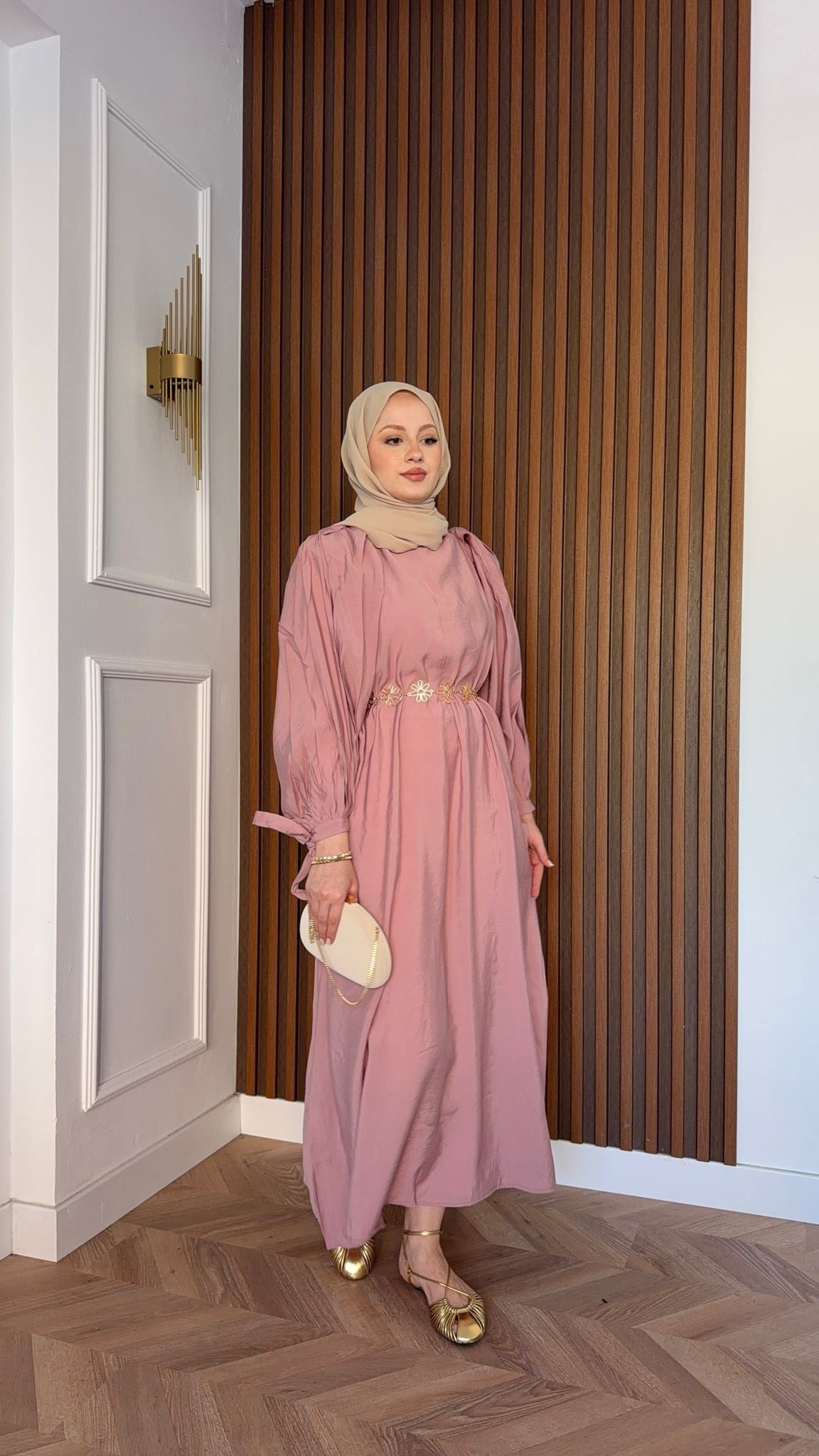 MEYSADESIGN ELBİSELER Zincir Kemerli Balon Kol Tensel Elbise Pudra