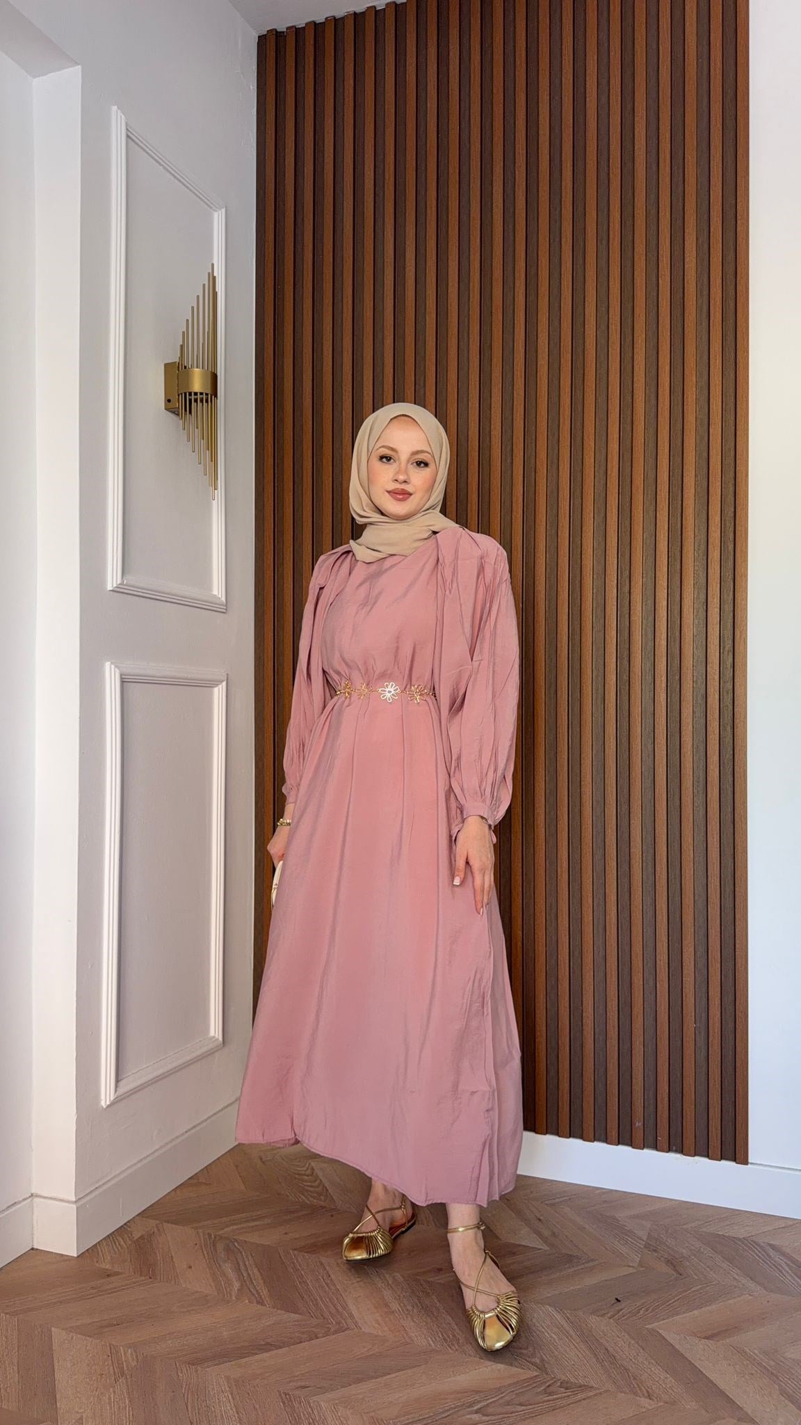 MEYSADESIGN ELBİSELER Zincir Kemerli Balon Kol Tensel Elbise Pudra