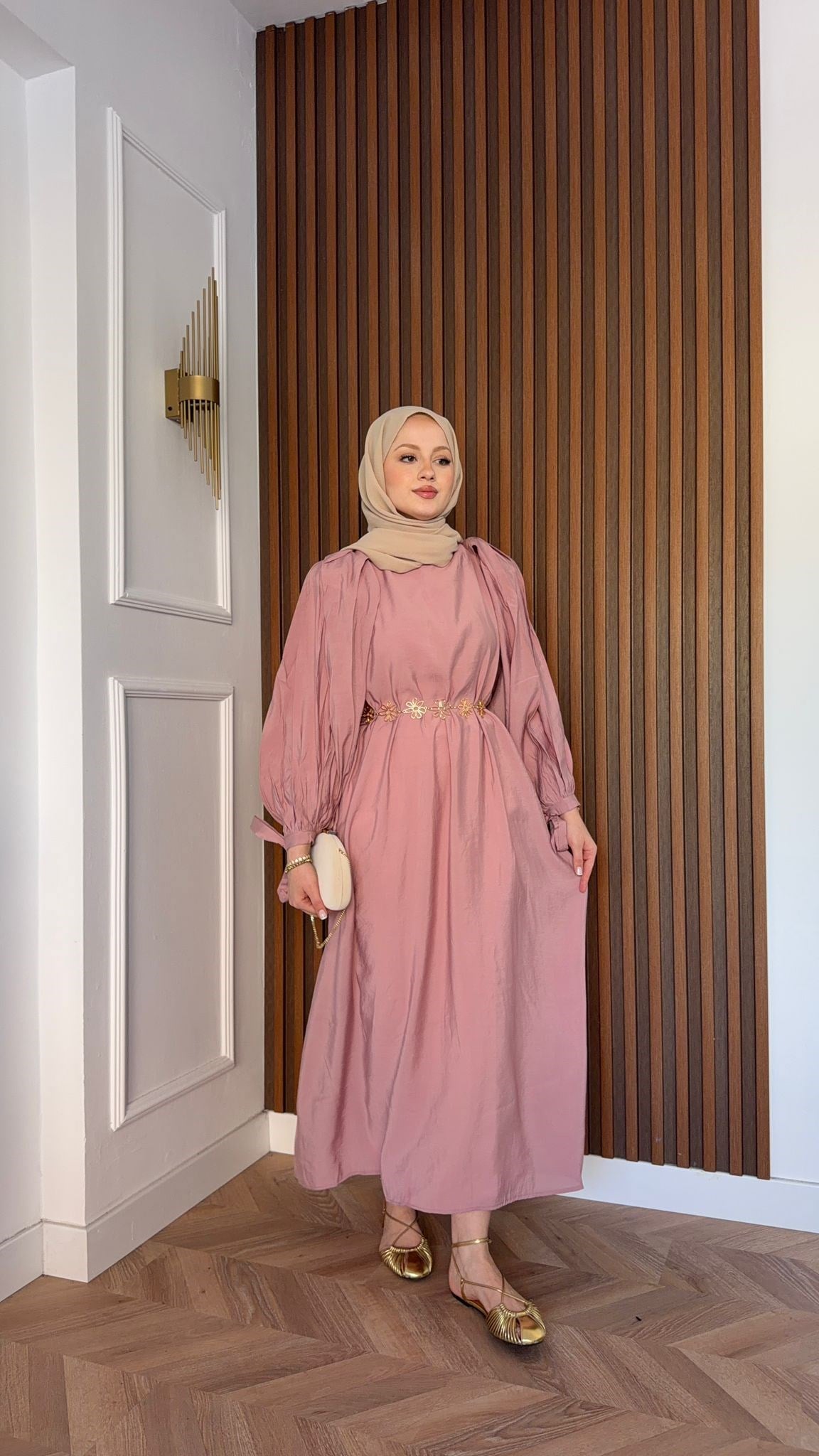 MEYSADESIGN ELBİSELER Zincir Kemerli Balon Kol Tensel Elbise Pudra