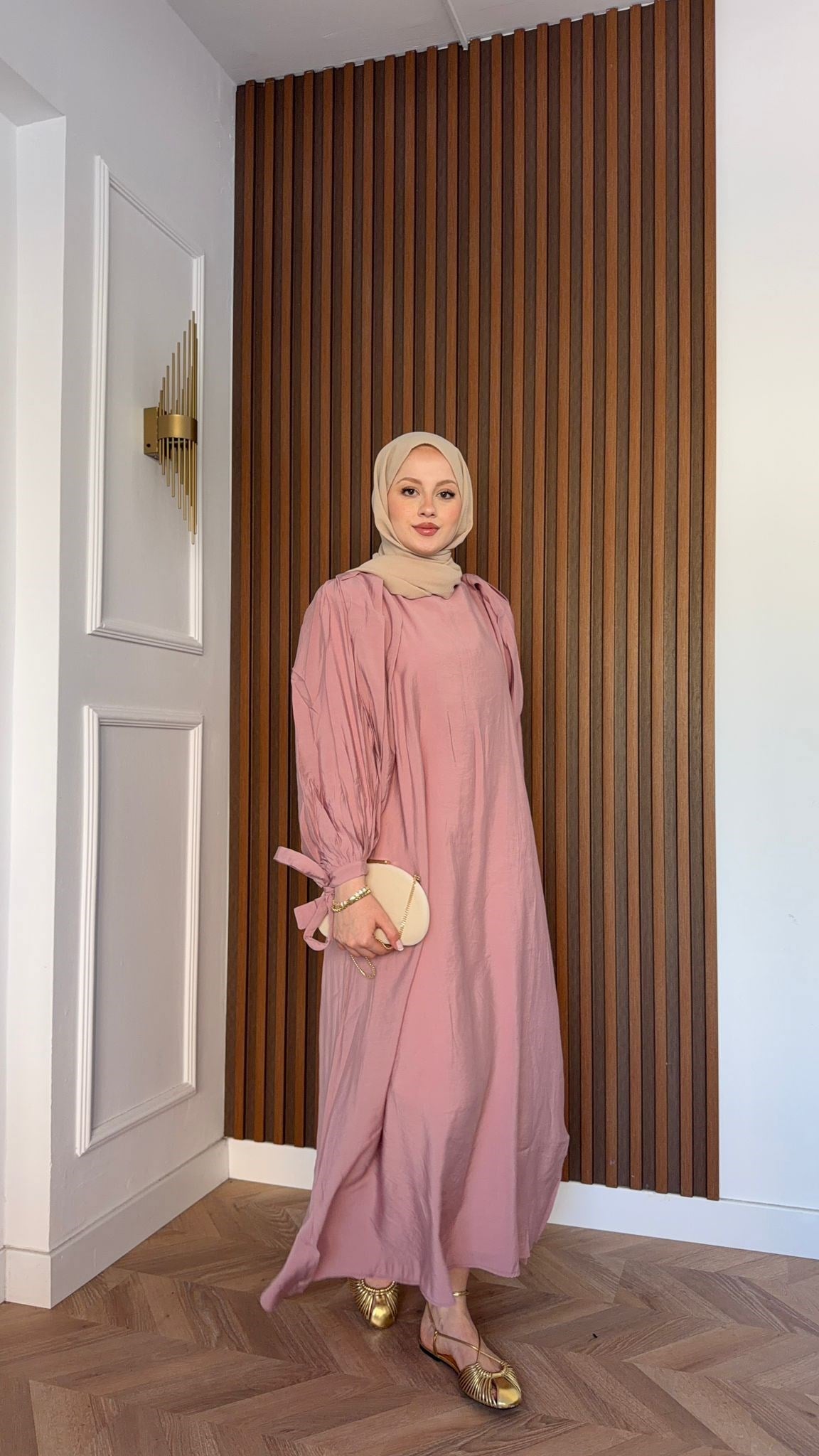 MEYSADESIGN ELBİSELER Zincir Kemerli Balon Kol Tensel Elbise Pudra