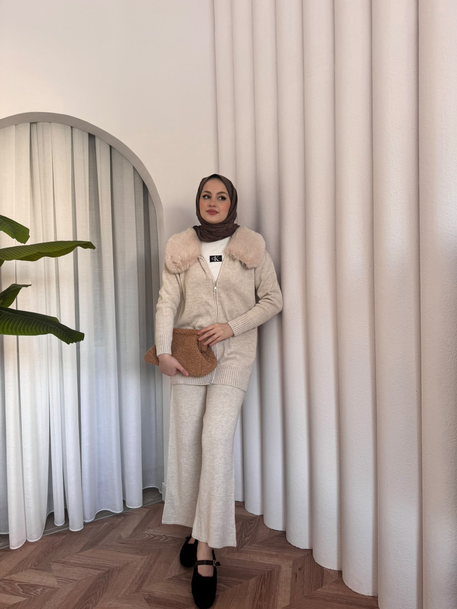 MEYSADESIGN TESETTÜR TRİKO Seyyar Kürk Yakalı Triko Takım Bej