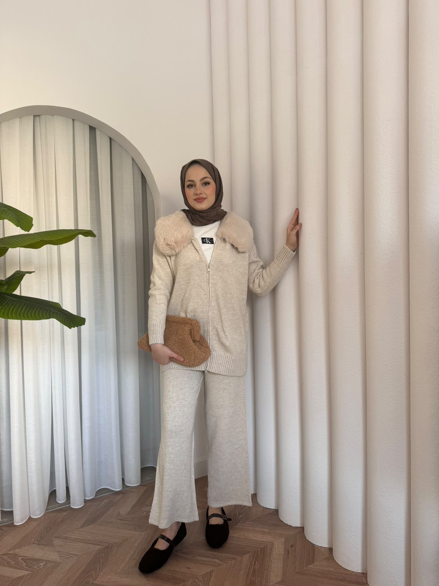 MEYSADESIGN TESETTÜR TRİKO Seyyar Kürk Yakalı Triko Takım Bej