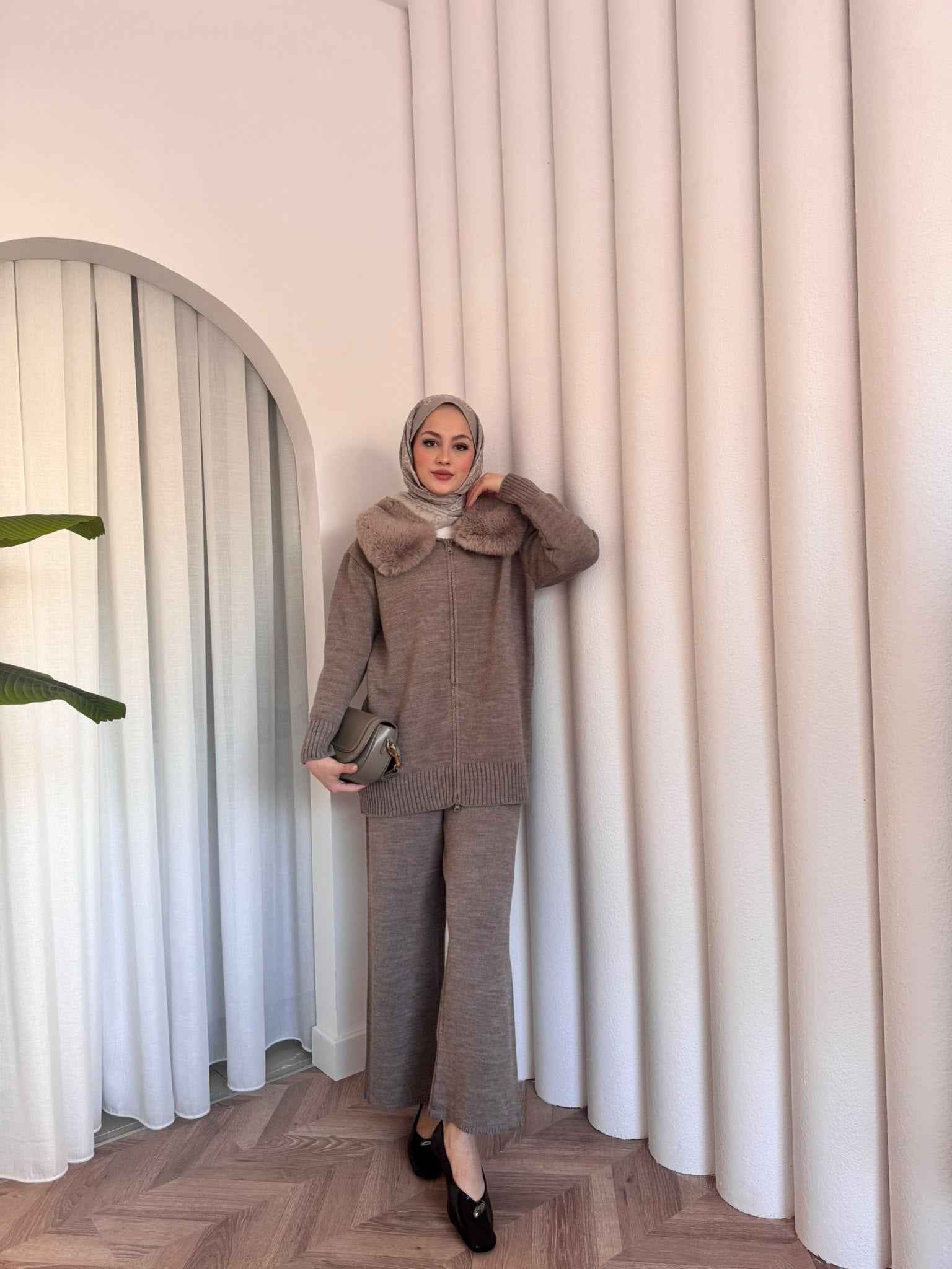 MEYSADESIGN TESETTÜR TRİKO Seyyar Kürk Yakalı Triko Takım Vizon