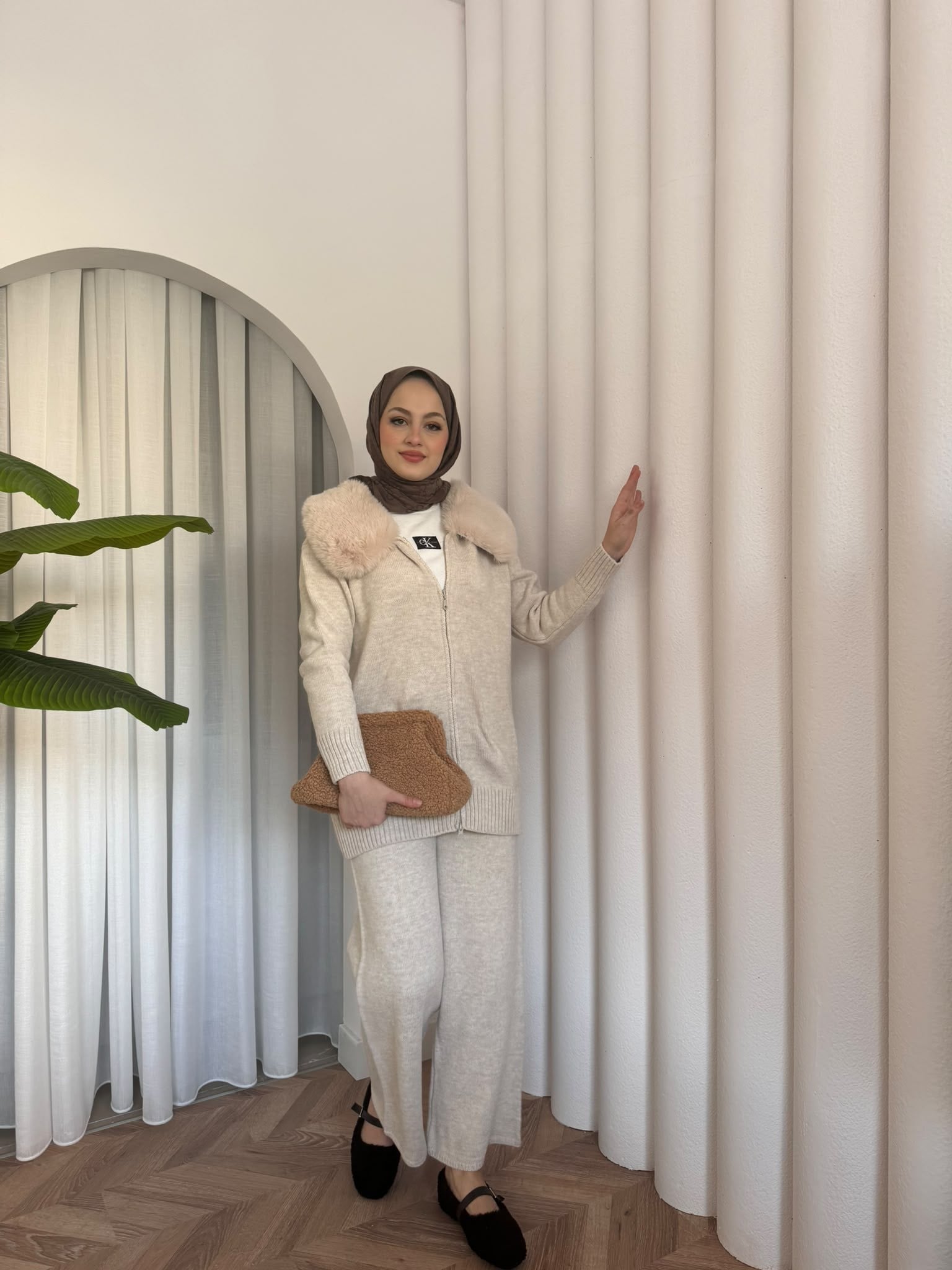 MEYSADESIGN TESETTÜR TRİKO Seyyar Kürk Yakalı Triko Takım Bej