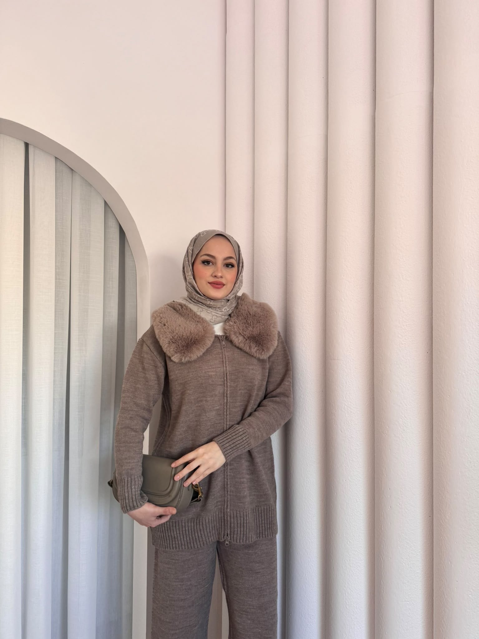 MEYSADESIGN TESETTÜR TRİKO Seyyar Kürk Yakalı Triko Takım Vizon