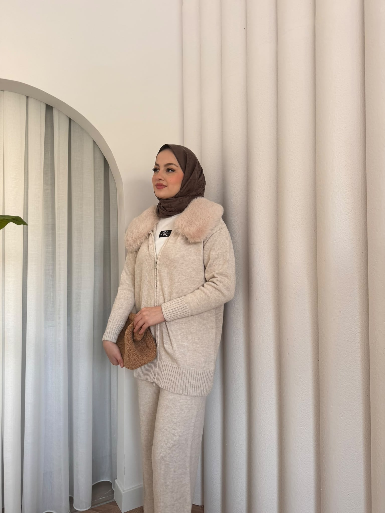 MEYSADESIGN TESETTÜR TRİKO Seyyar Kürk Yakalı Triko Takım Bej