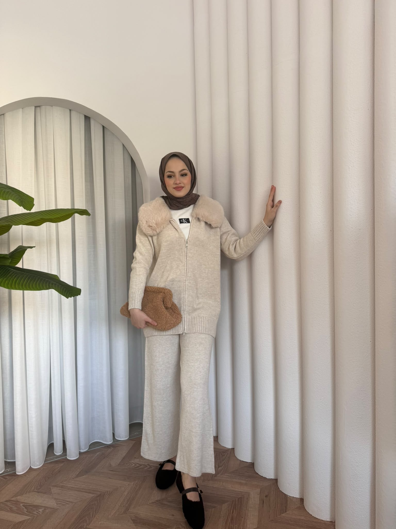 MEYSADESIGN TESETTÜR TRİKO Seyyar Kürk Yakalı Triko Takım Bej