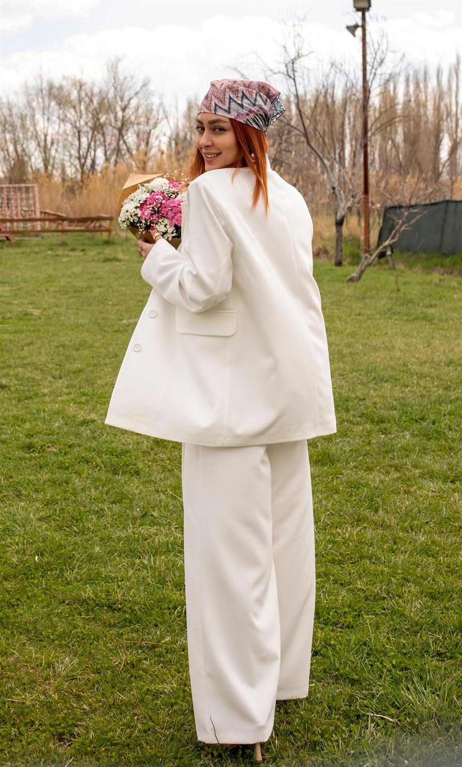 Bespika Beyaz Blazer