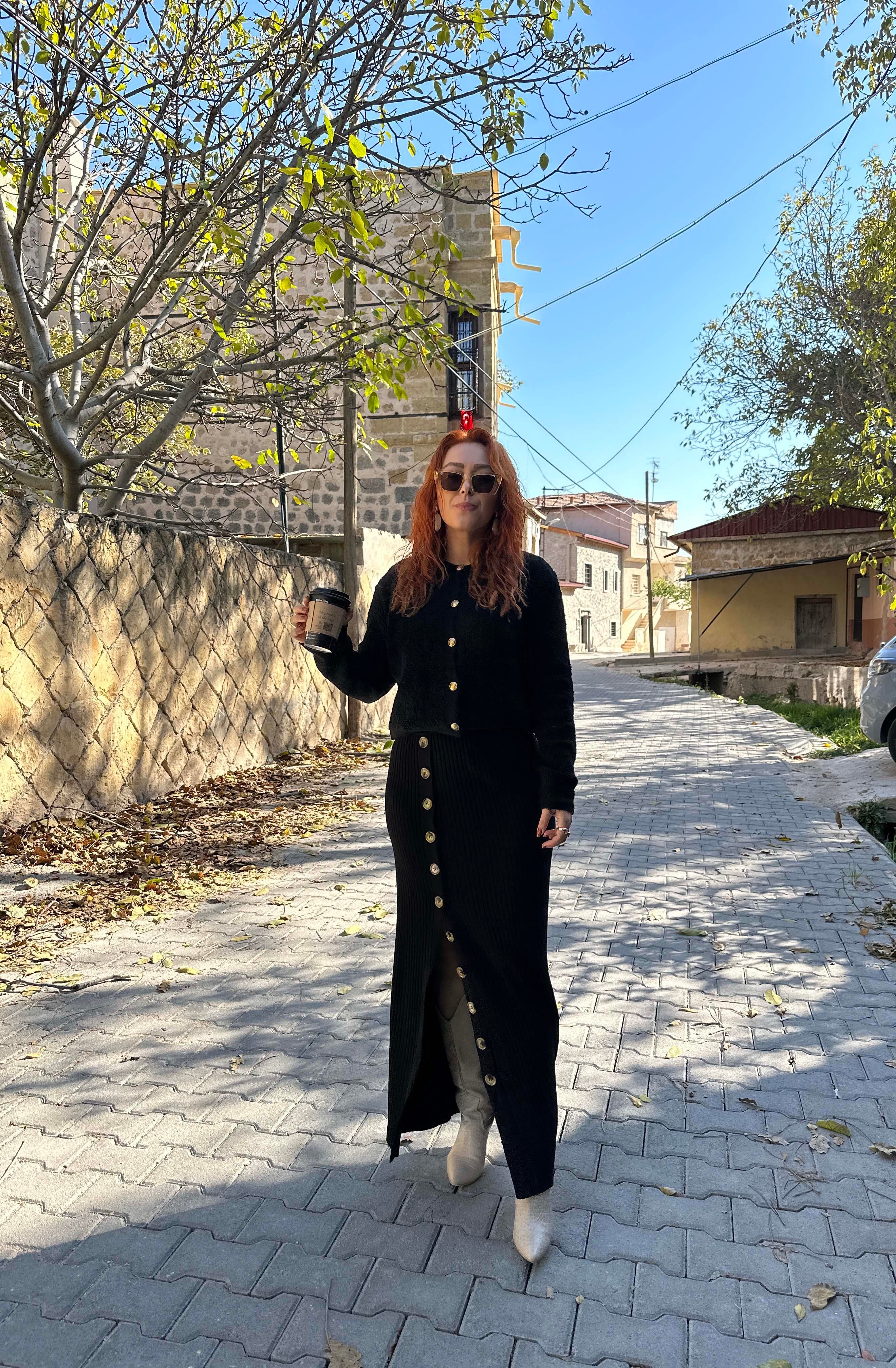 Düğme Detaylı Siyah Triko Etek