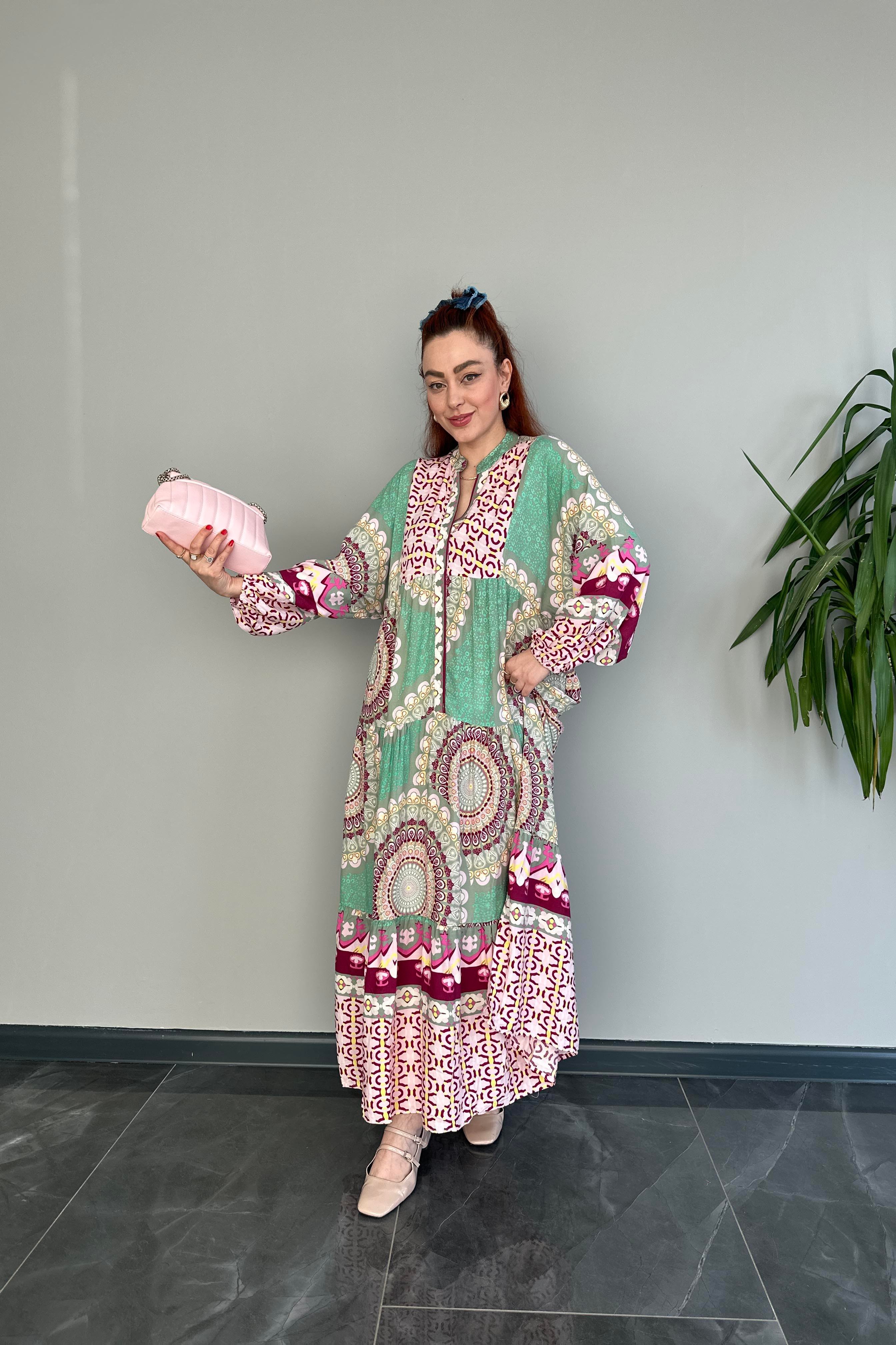 V Yaka Balon Kol Yeşil Pembe Desenli Elbise