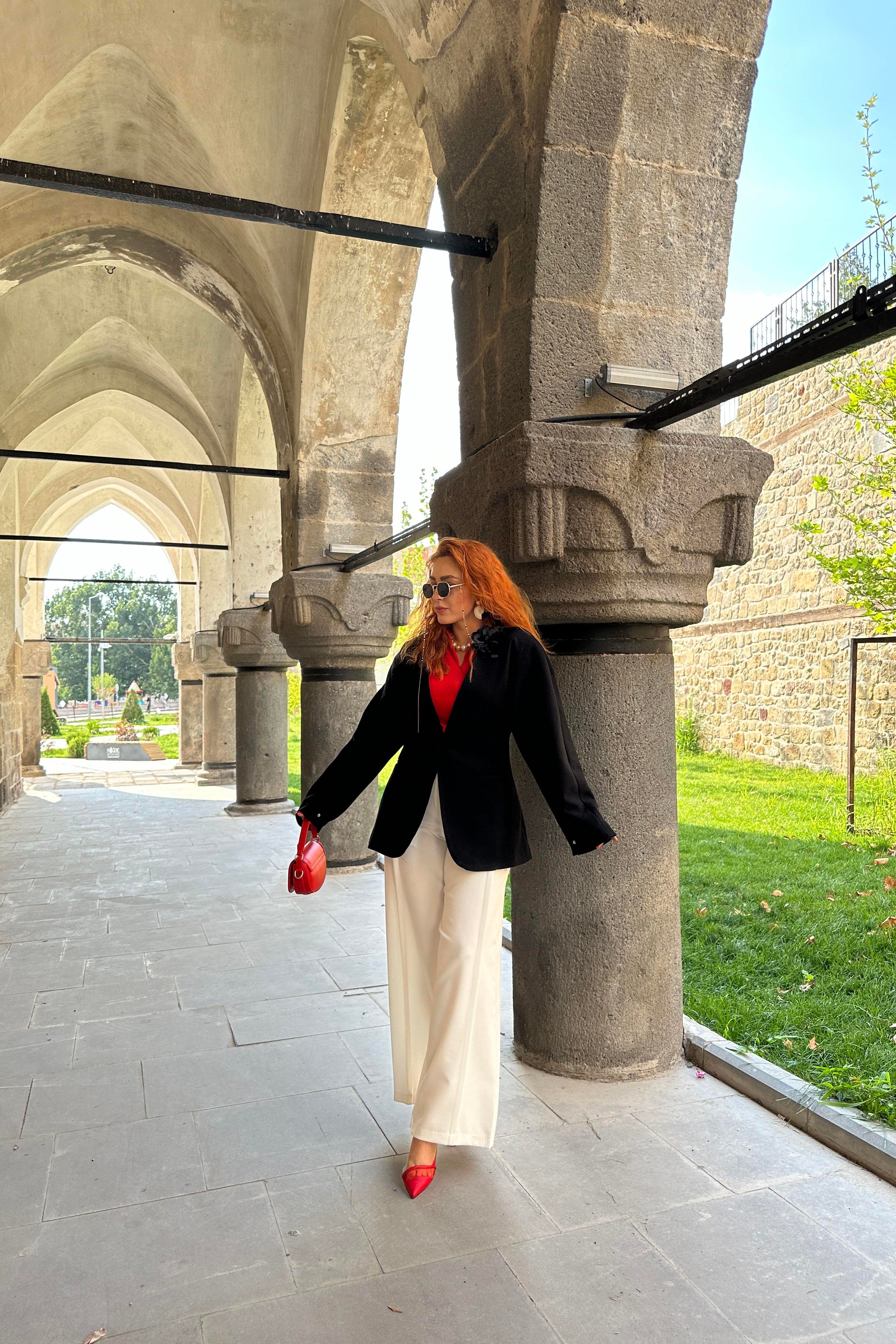 Siyah Gül Detaylı Blazer Ceket