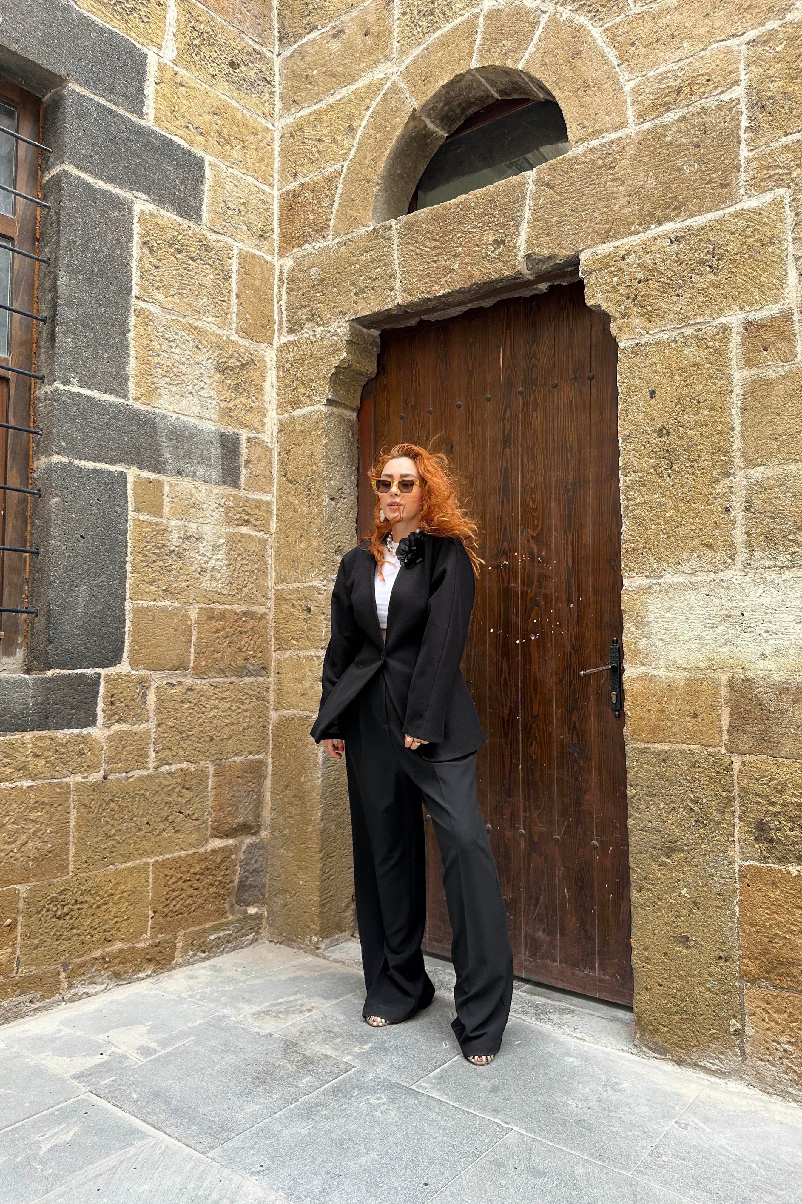 Siyah Gül Detaylı Blazer Ceket