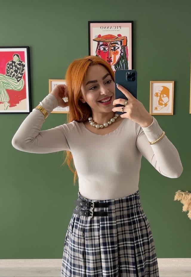 Kayık Yaka Ekru Rengi Basic Bluz