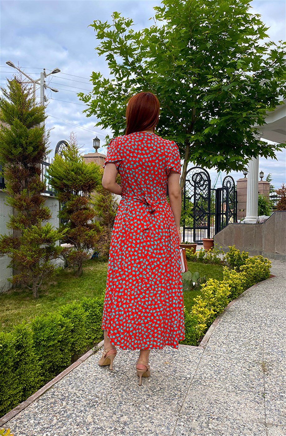 Kolları Lastik Detaylı Pamuklu Elbise