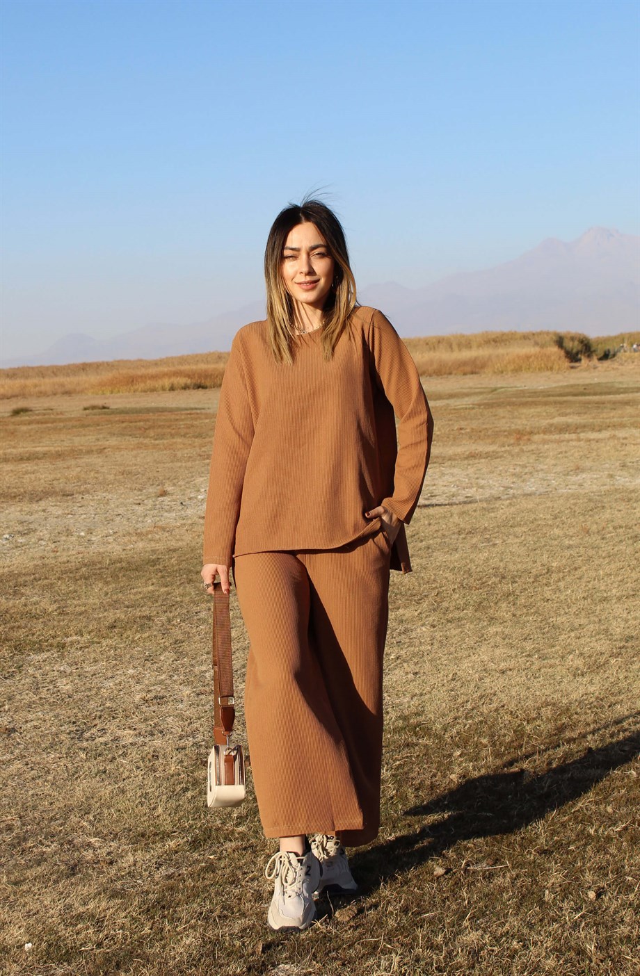 Kahve Fitil Detaylı Takım