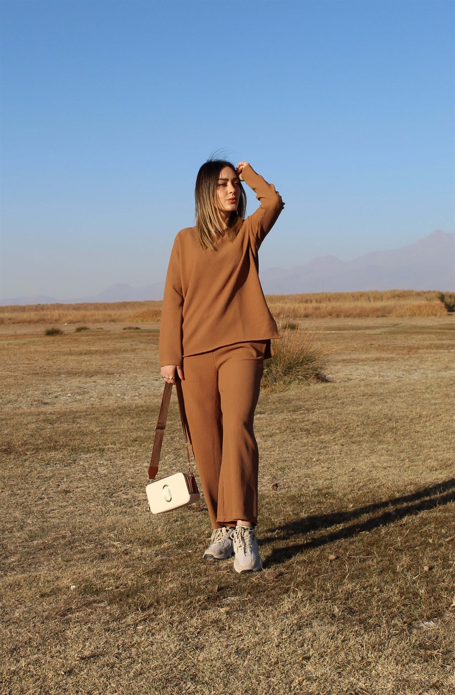 Kahve Fitil Detaylı Takım