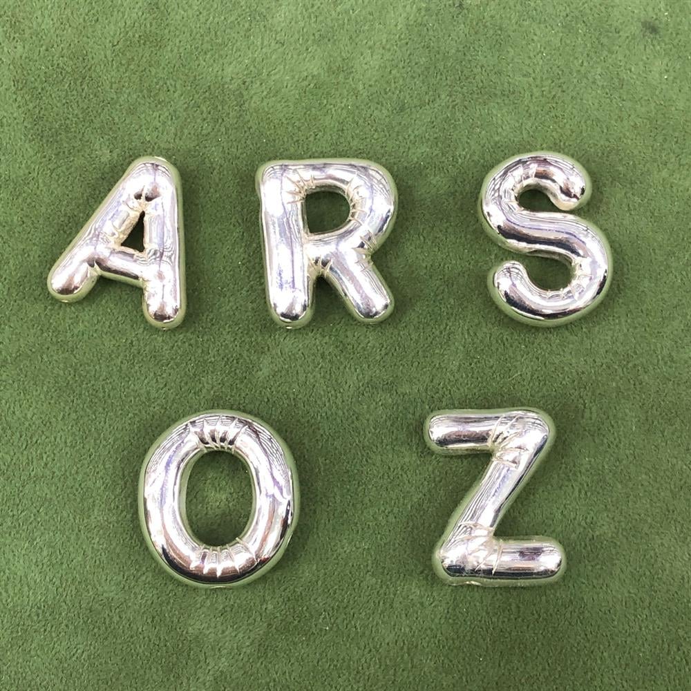 925 kırışık bombeli harf kolye