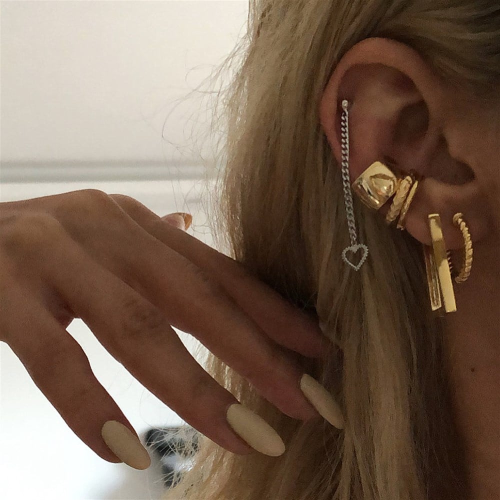 çukur desenli ear cuff