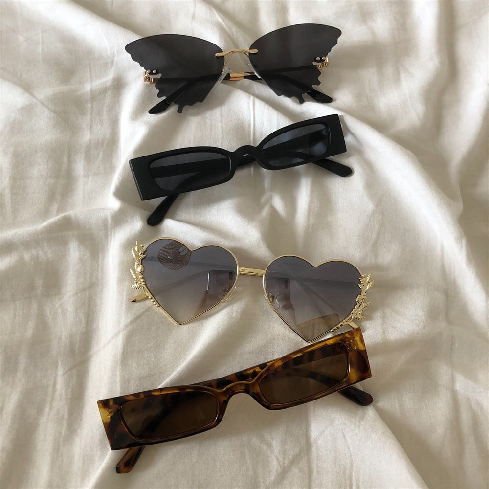 siyah köşeli gözlük