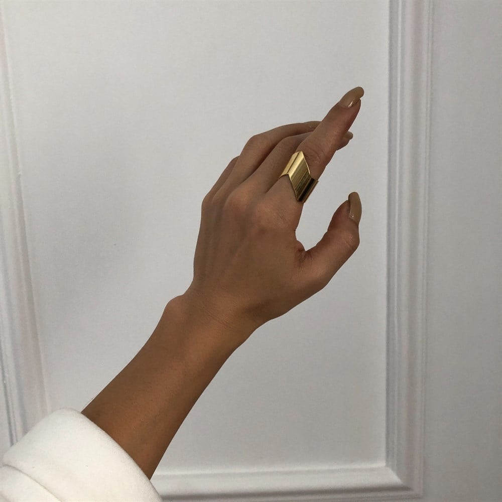 üçgen gold yüzük