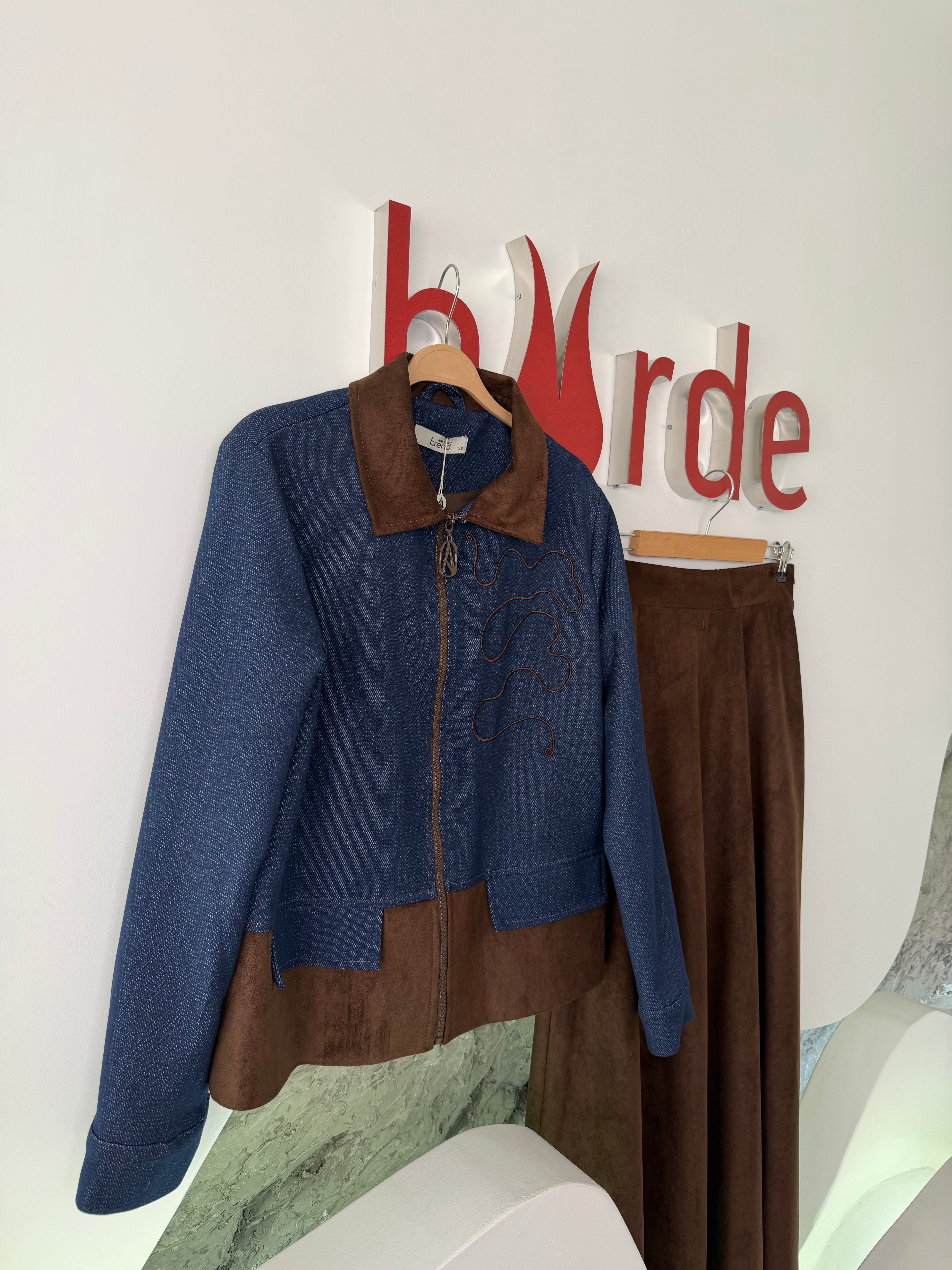Armine Trend Denim Kumaş Garnili Süet Etekli Takım 26KT607 Lacivert
