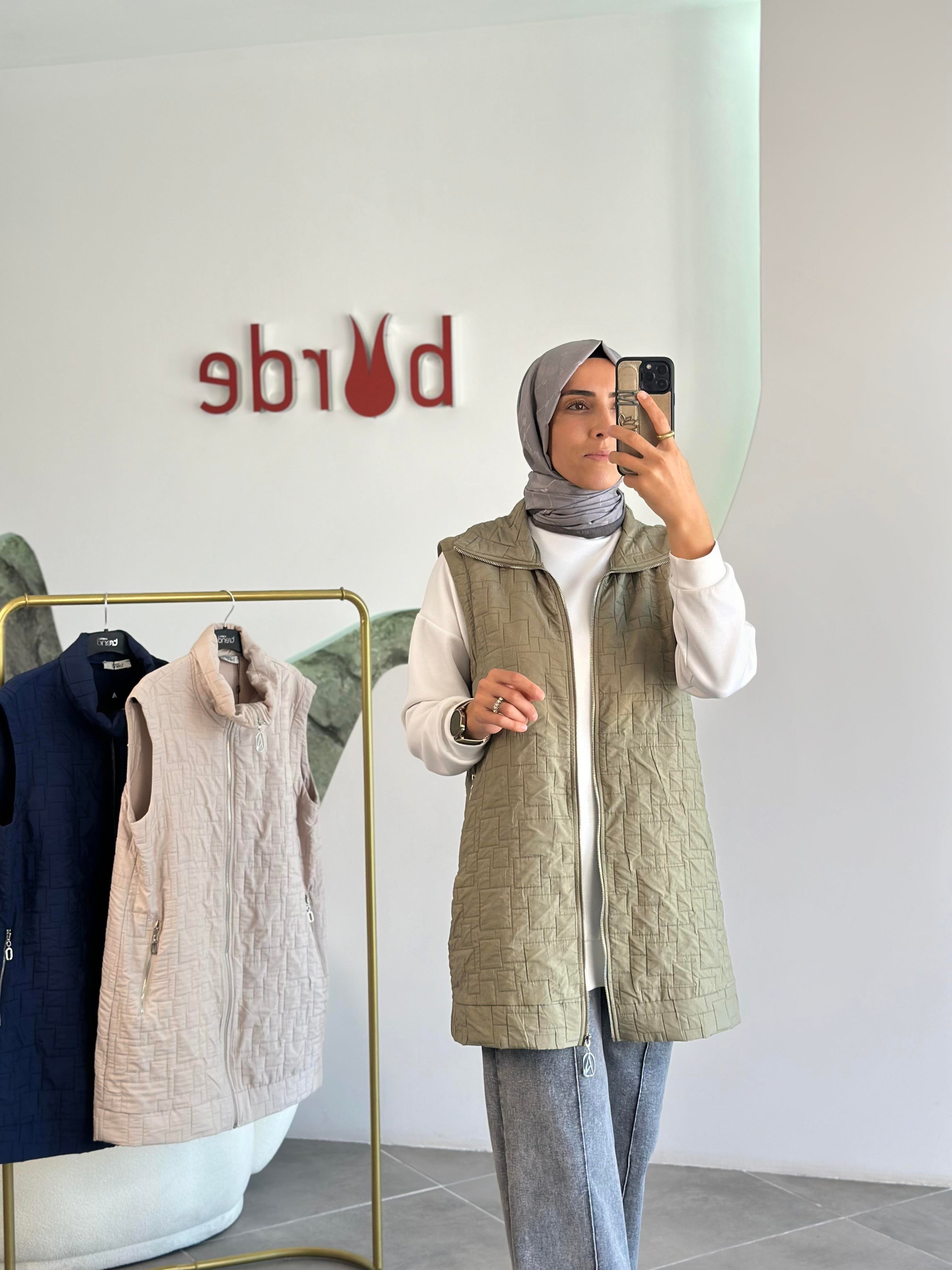 Armine Trend Dikiş Detaylı Fermuarlı Yelek 25KT535 Haki