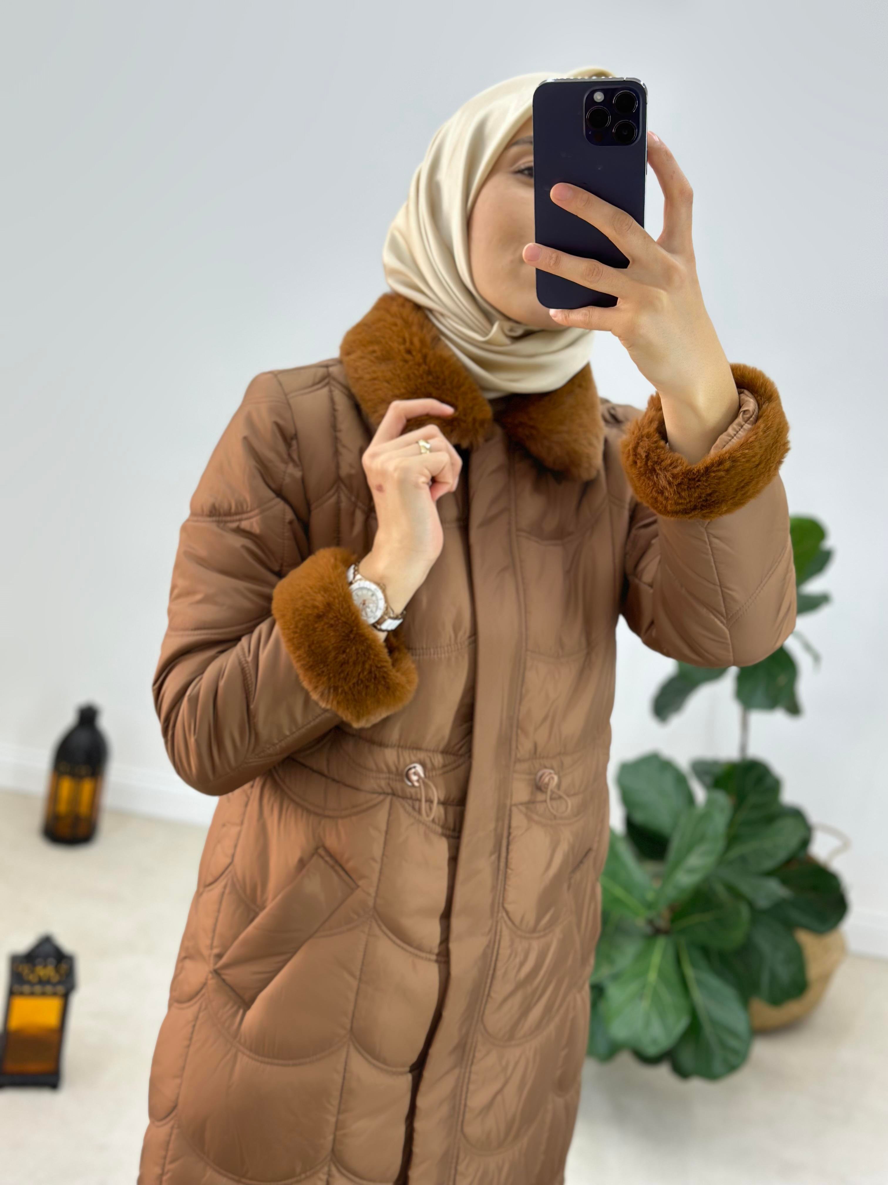 Armine Trend Kapitone Önden Fermuarlı Kapüşonu Kürklü Mont