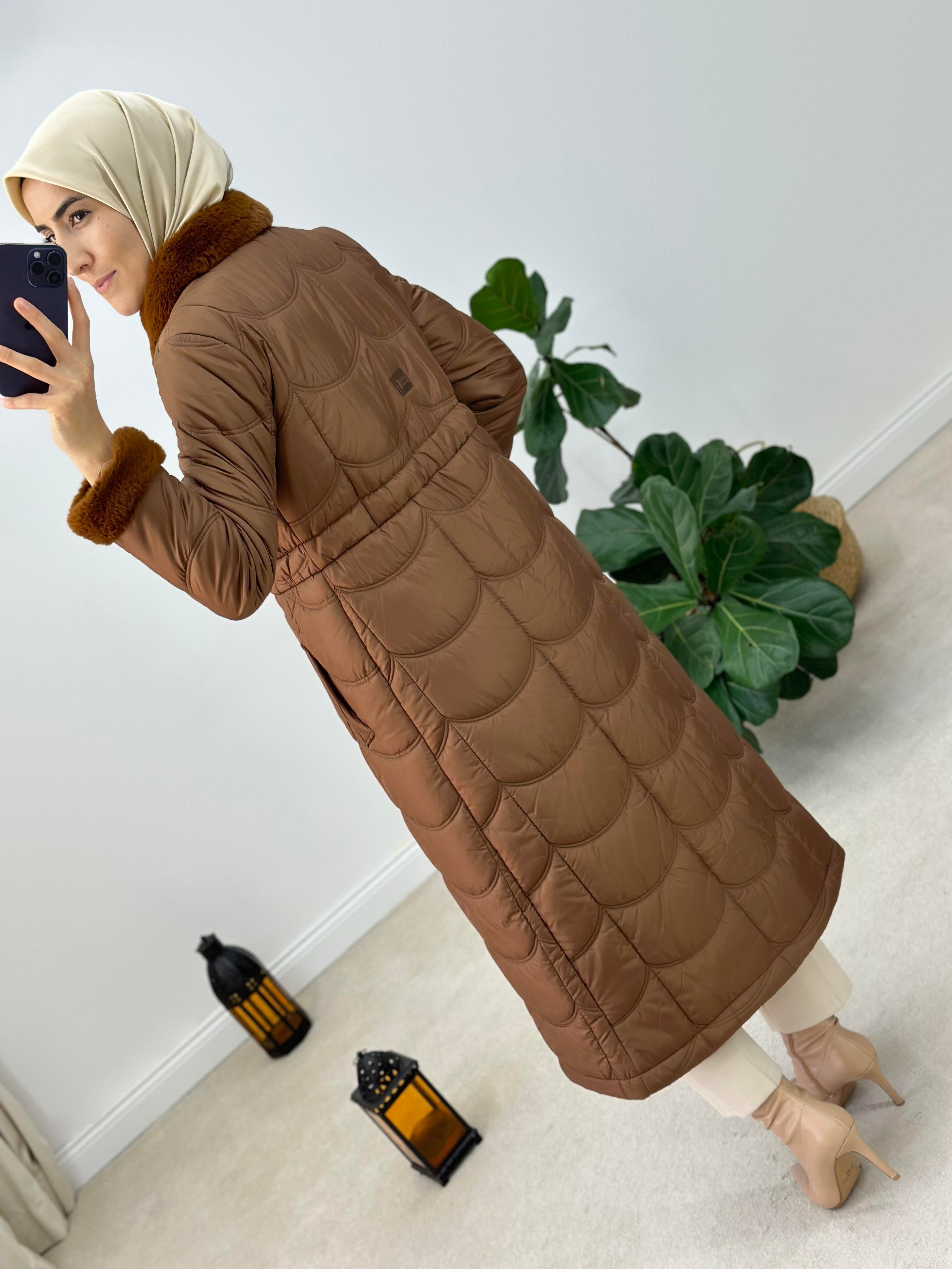 Armine Trend Kapitone Önden Fermuarlı Kapüşonu Kürklü Mont